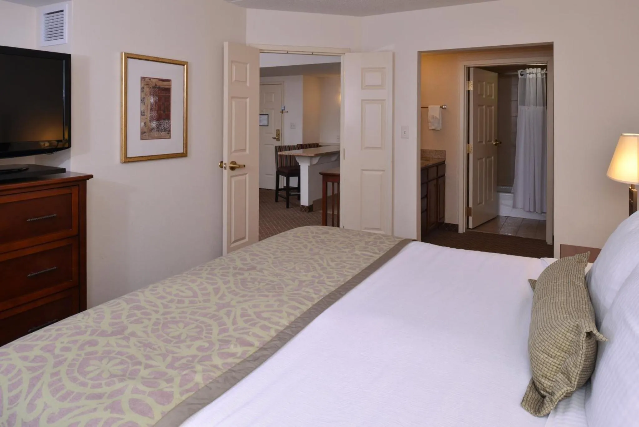 Photo of the whole room, Bed in Staybridge Suites Indianapolis-Airport by IHG