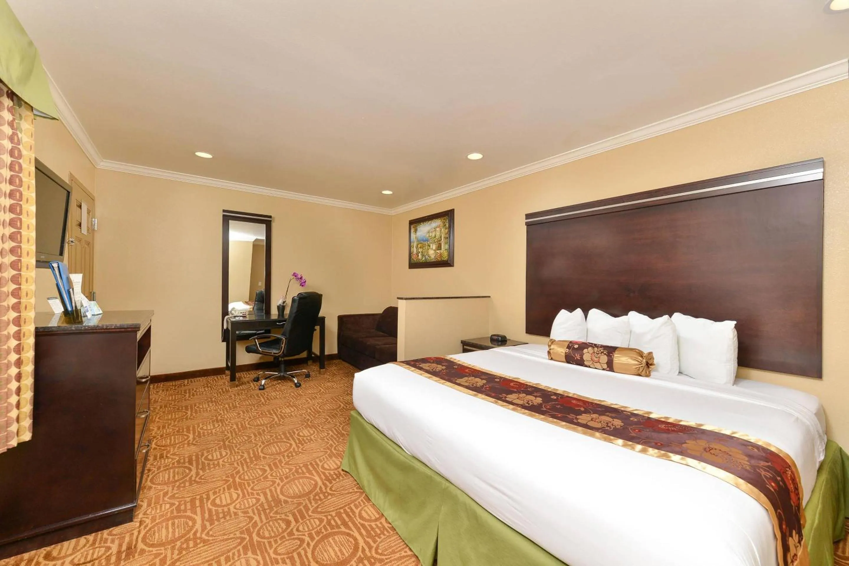 Bedroom, Bed in Rodeway Inn San Diego Near SDSU