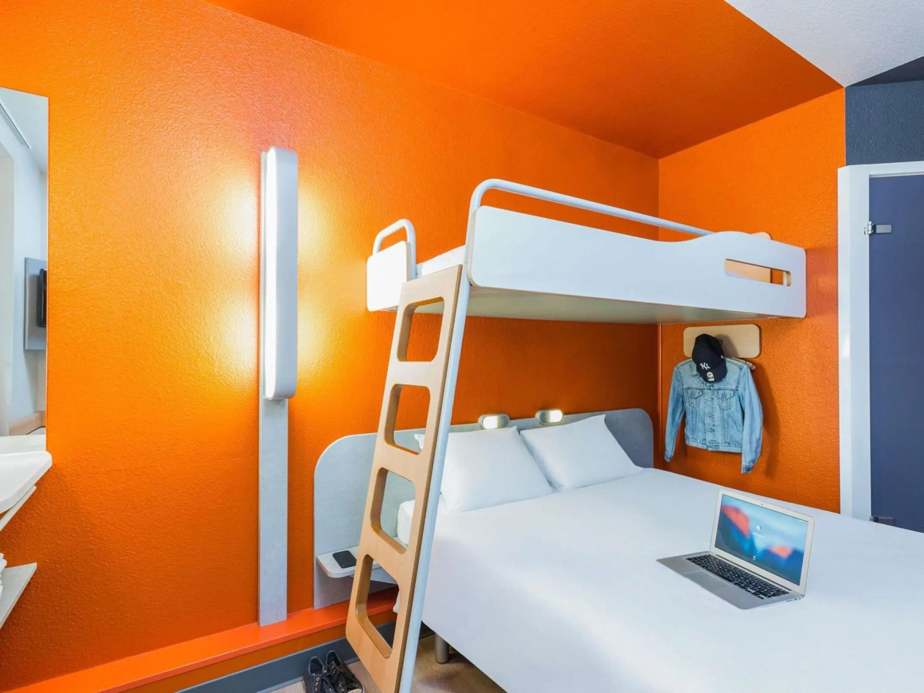 Bedroom, Bed in ibis budget Paris Porte De Montmartre Bedroom, Bed in ibis budget Paris Porte De Montmartre