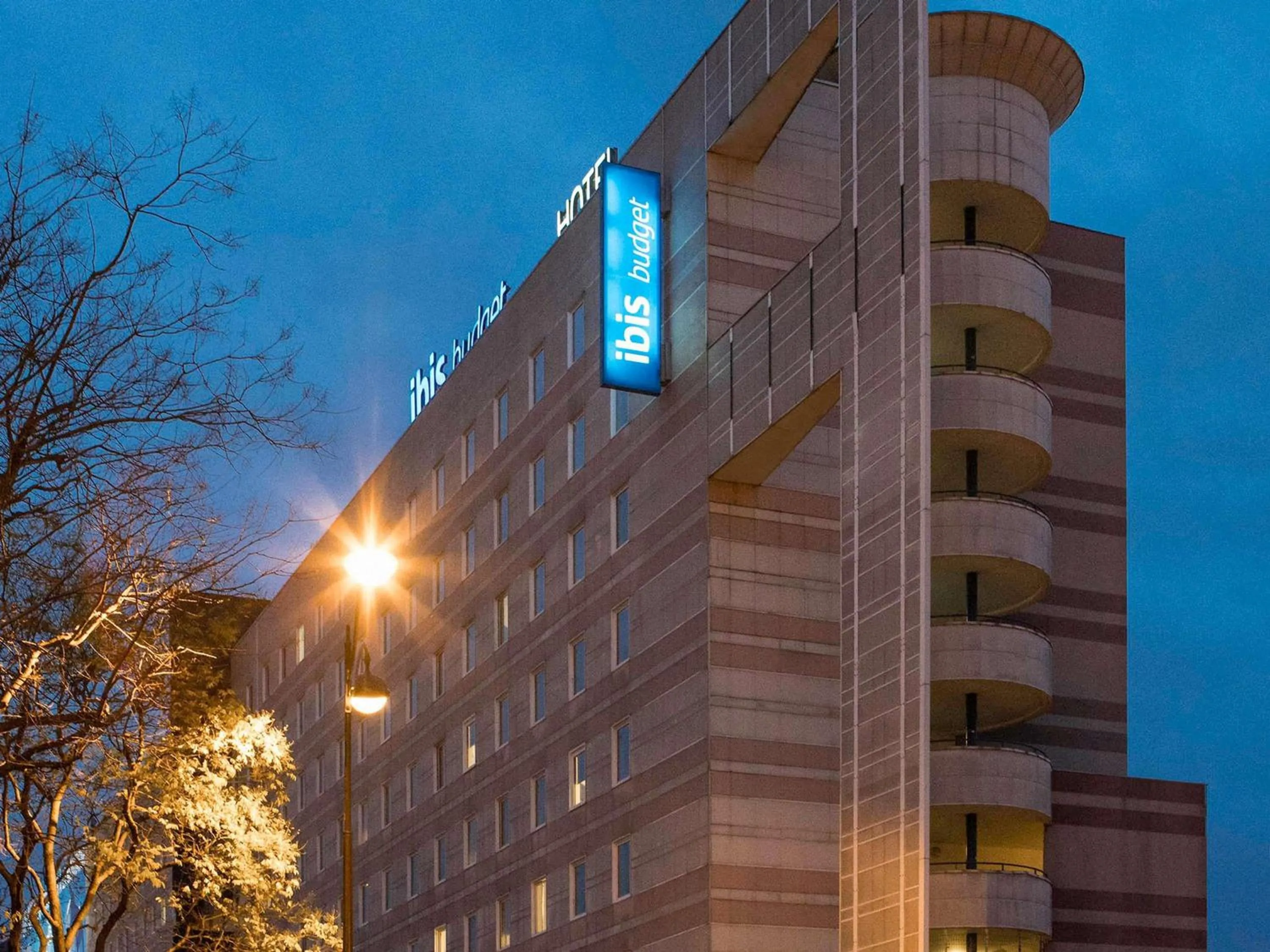 Property building in ibis budget Paris Porte De Montmartre