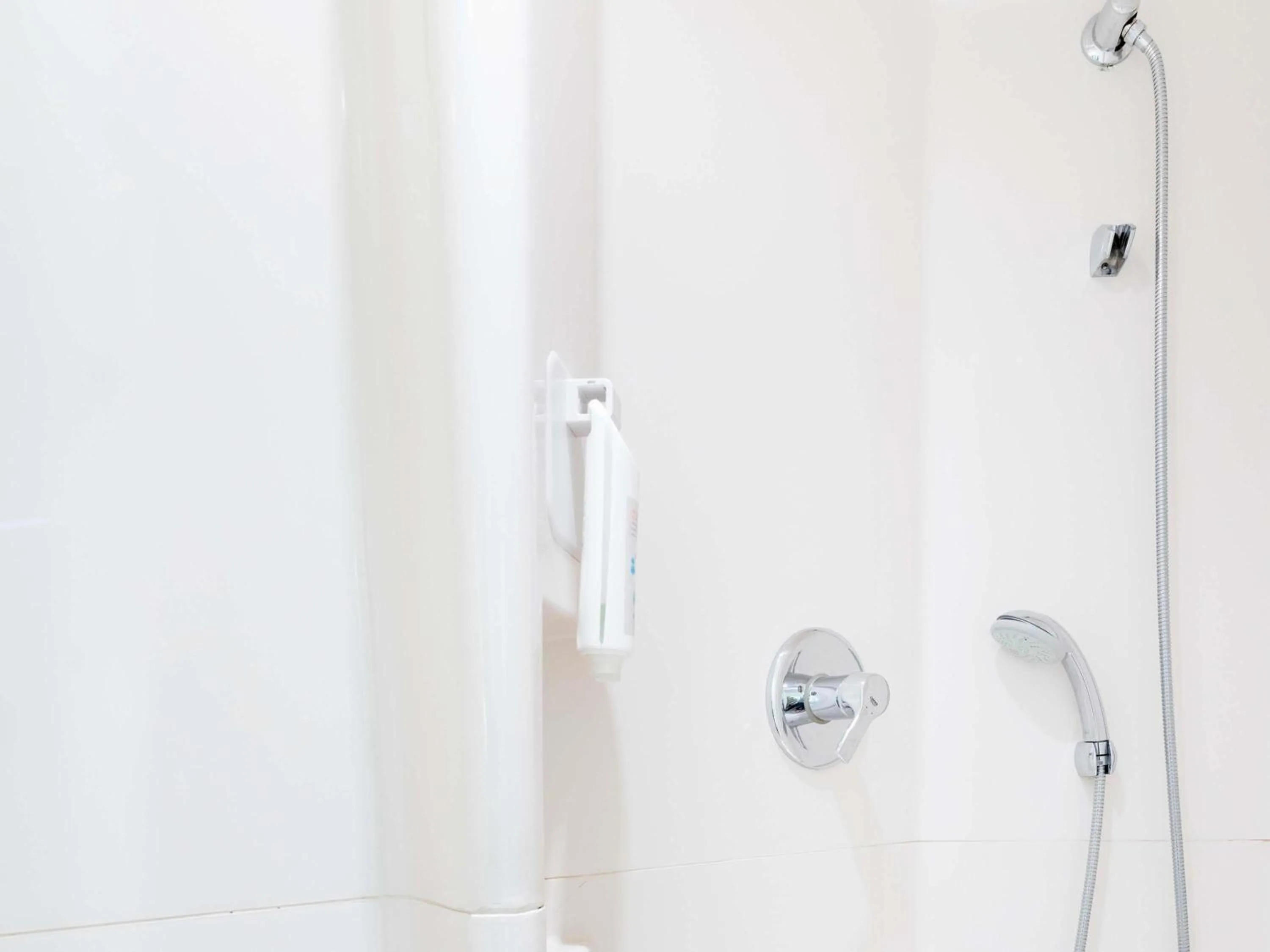 Bedroom in ibis budget Paris Porte De Montmartre