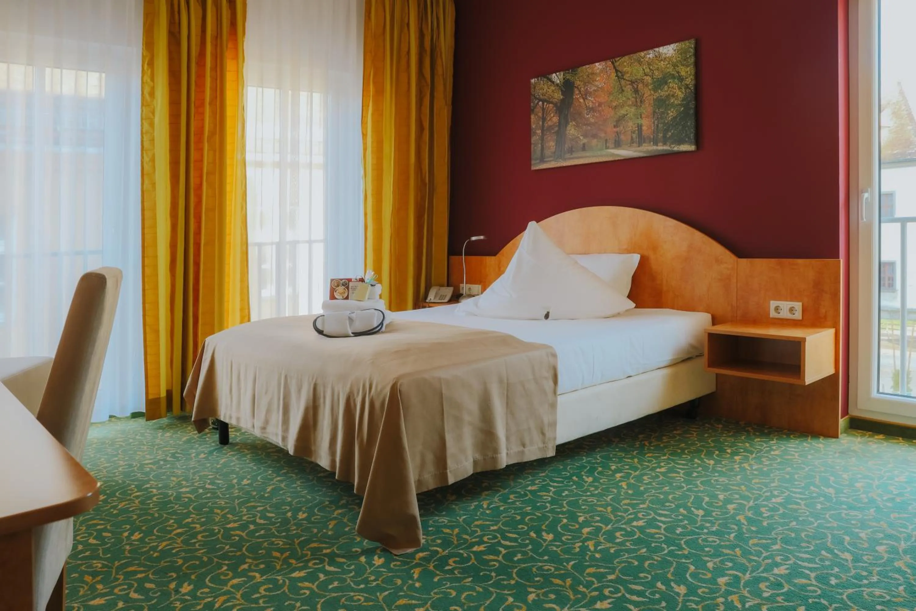 Photo of the whole room, Bed in Kulturhotel Fürst Pückler Park