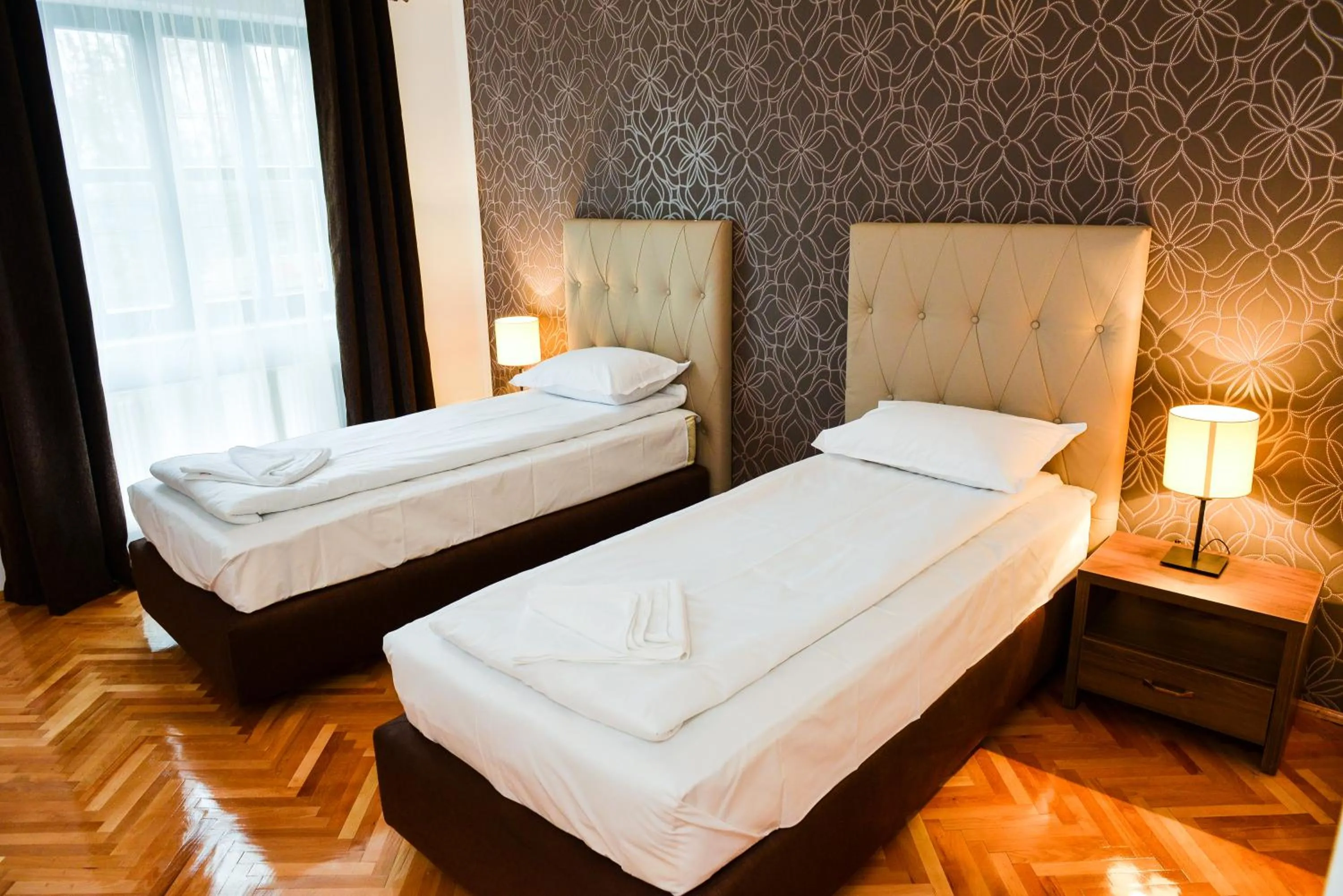 Photo of the whole room, Bed in Park House