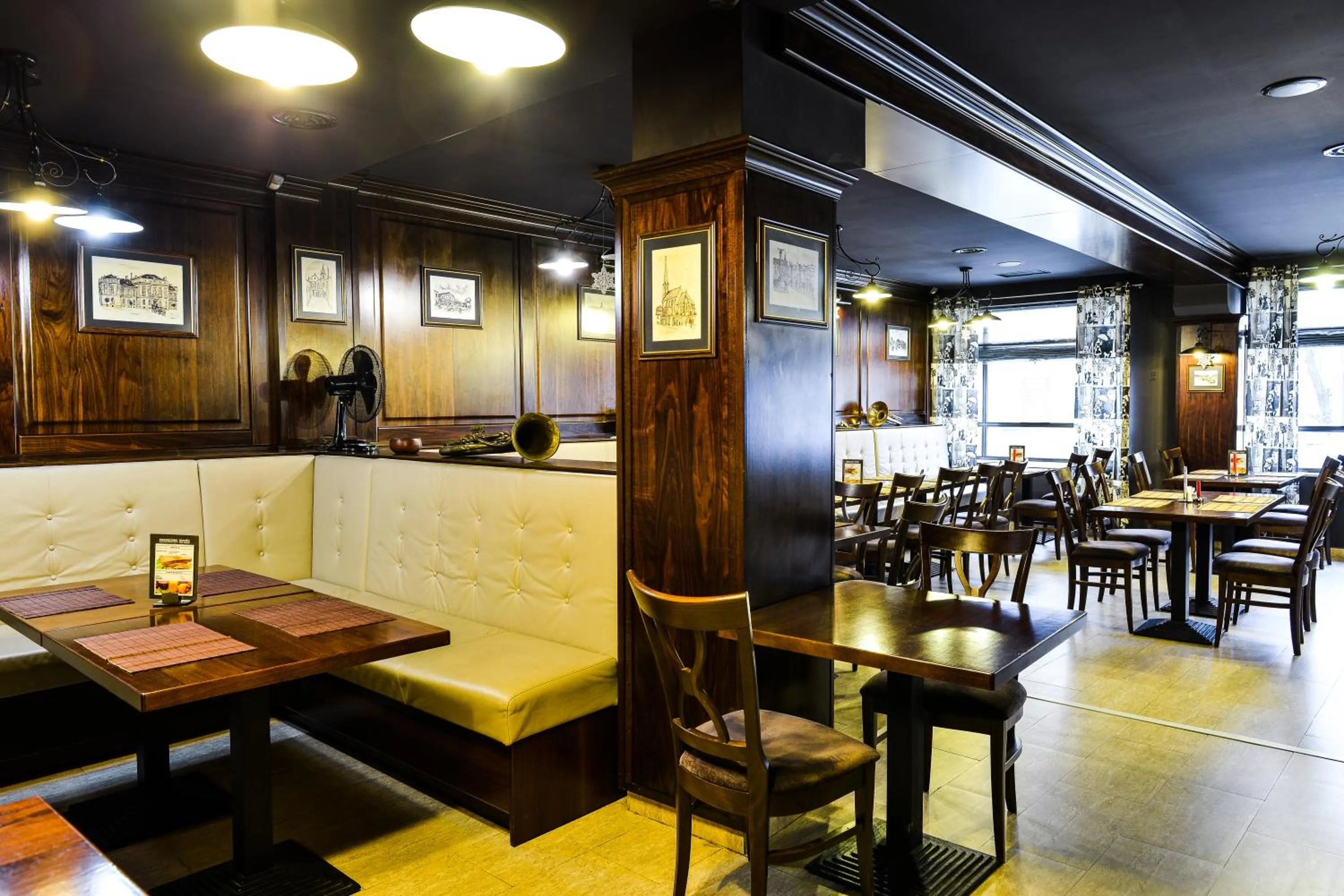 Restaurant/places to eat in Park House