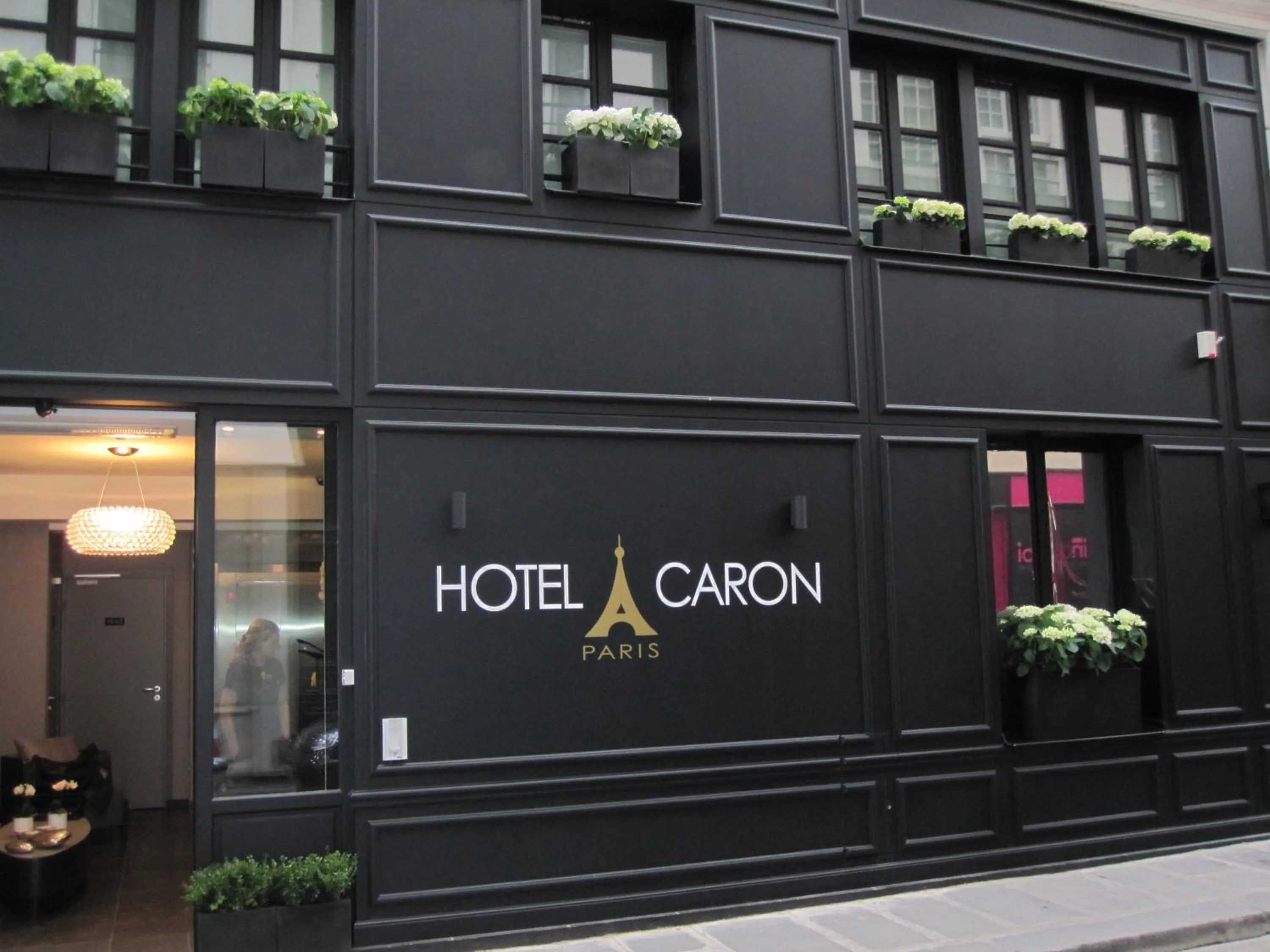 Property building in Hôtel Caron le Marais