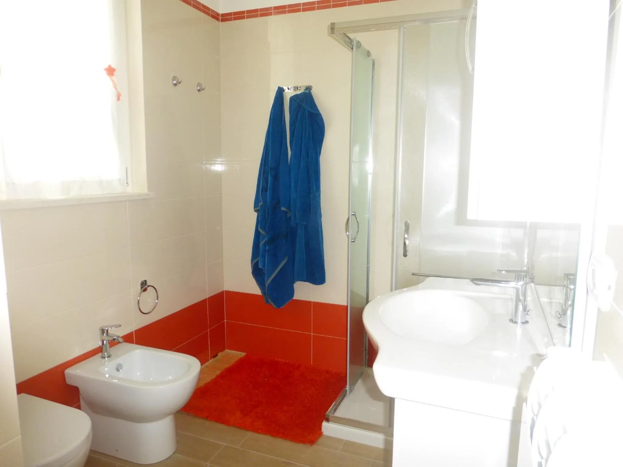 Shower in A Due Passi dal Mare