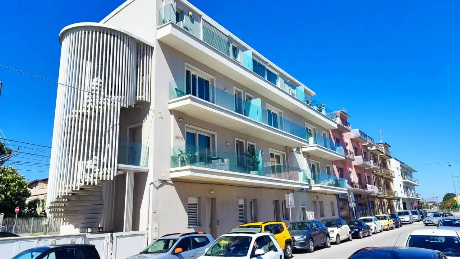 Property building in A Due Passi dal Mare