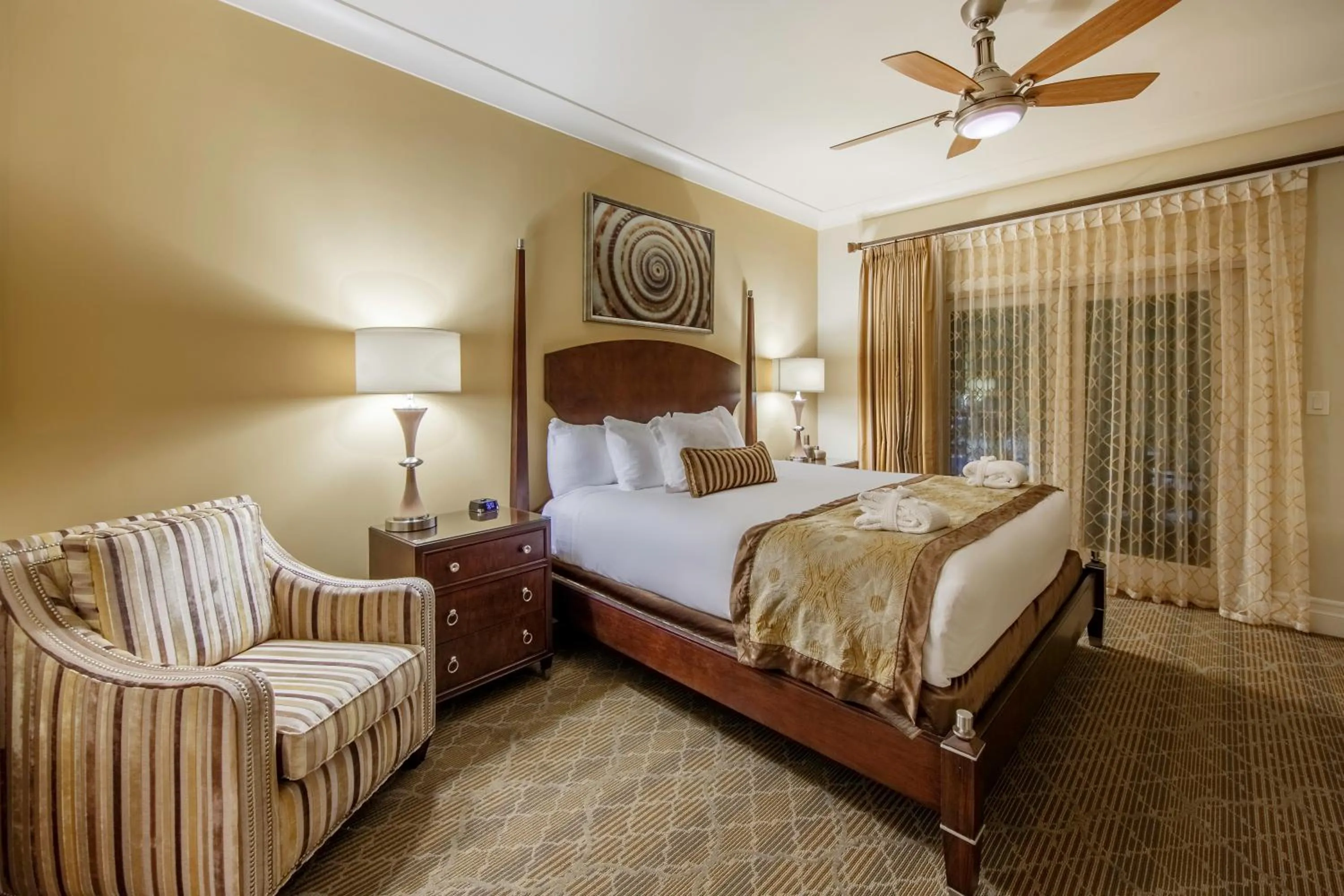 Photo of the whole room, Bed in Holiday Inn Club Vacations South Beach Resort