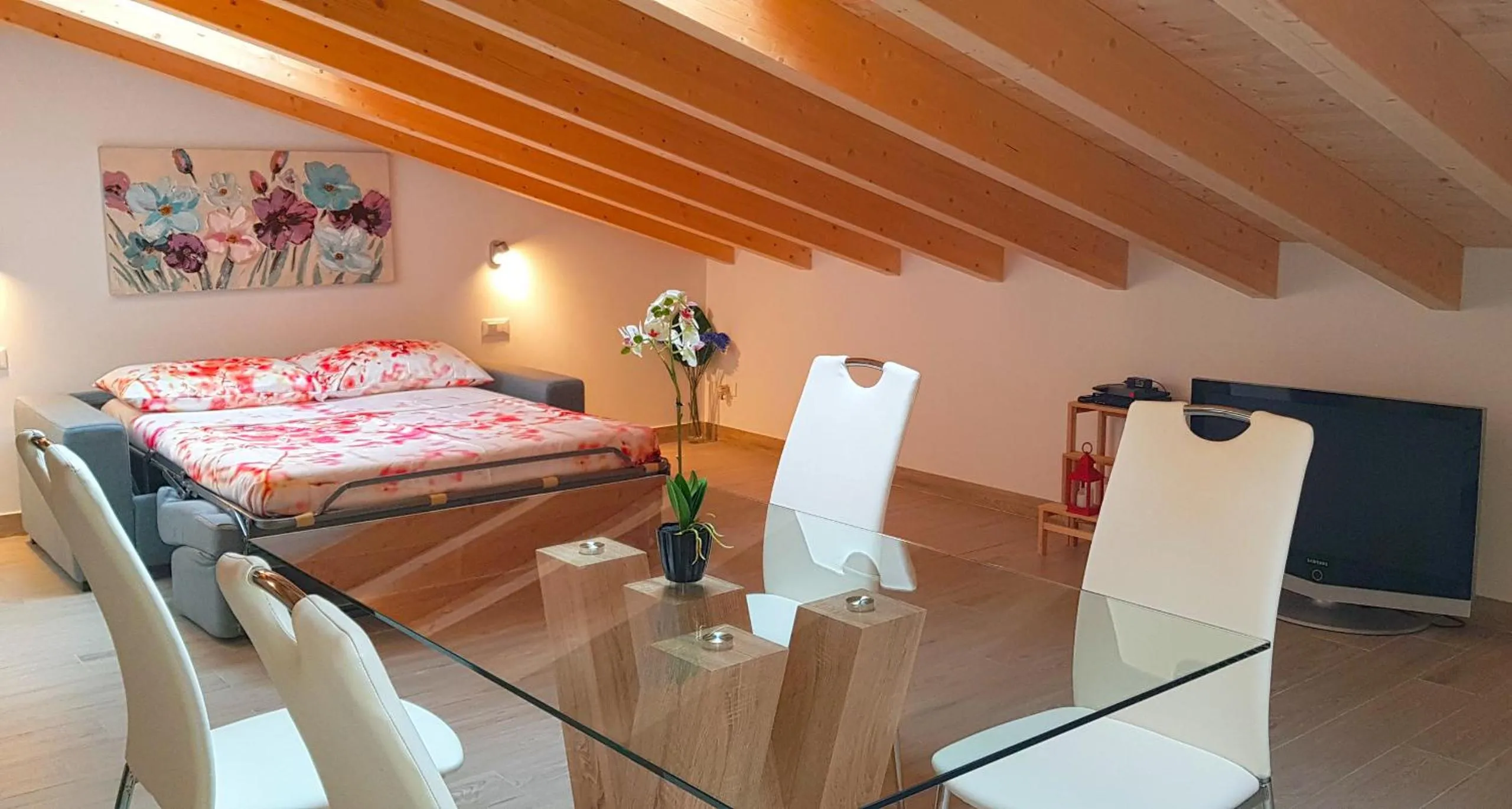 Living room, Bed in Casa Gina Garden and view by Gardadomusmea