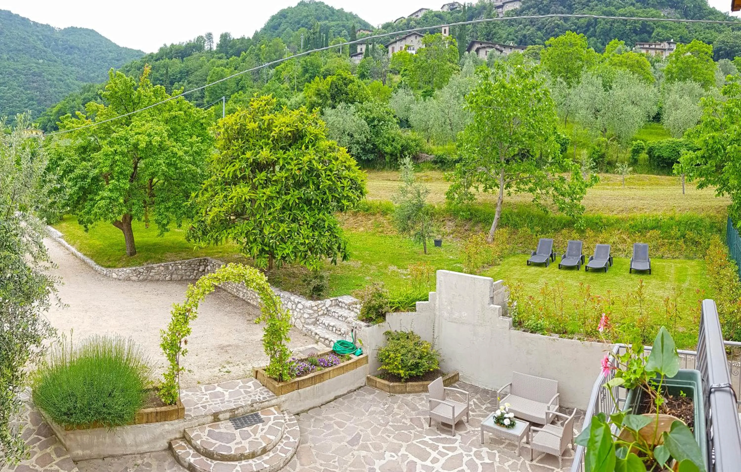 BBQ facilities in Casa Gina Garden and view by Gardadomusmea