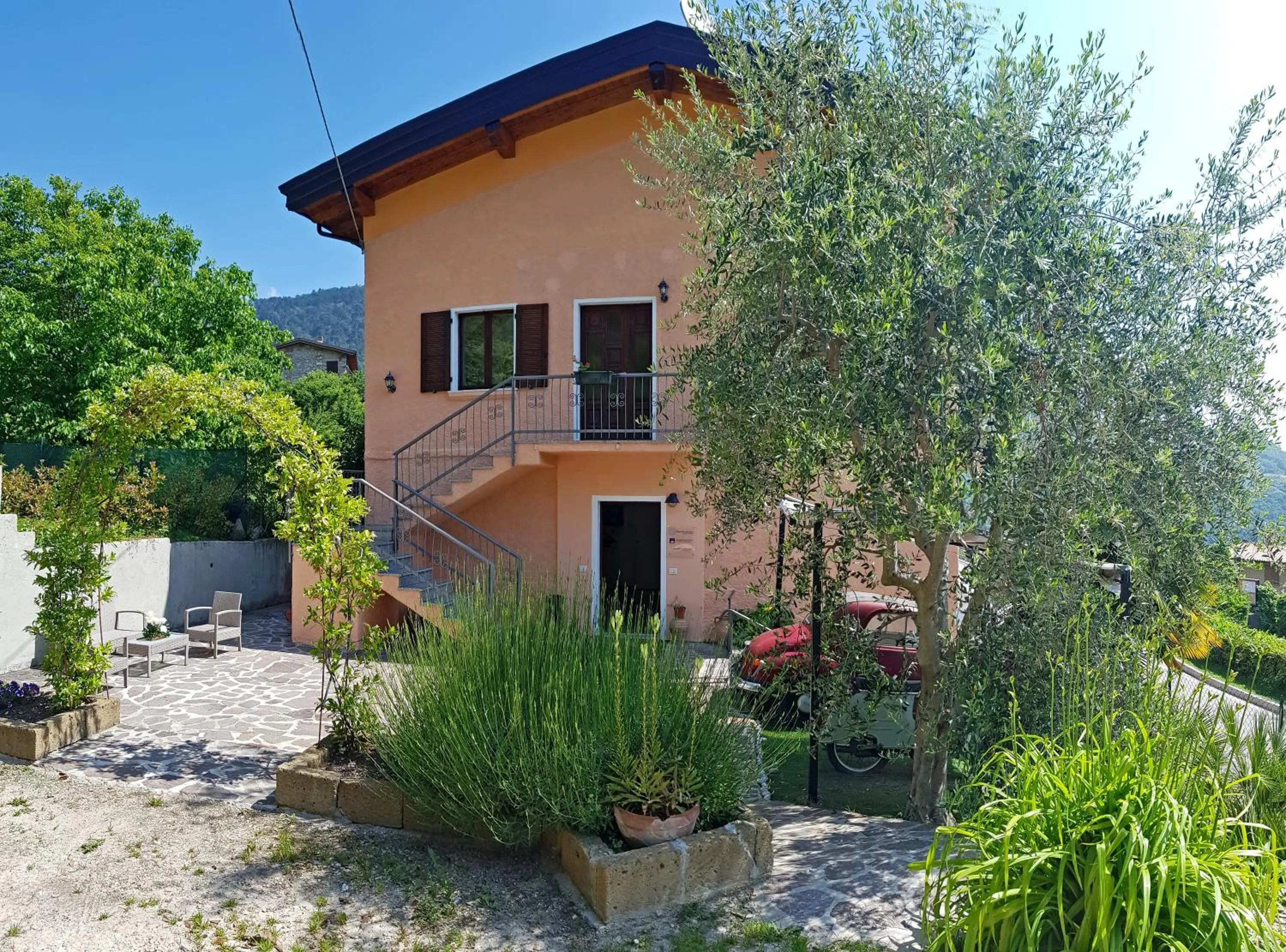 Property building in Casa Gina Garden and view by Gardadomusmea