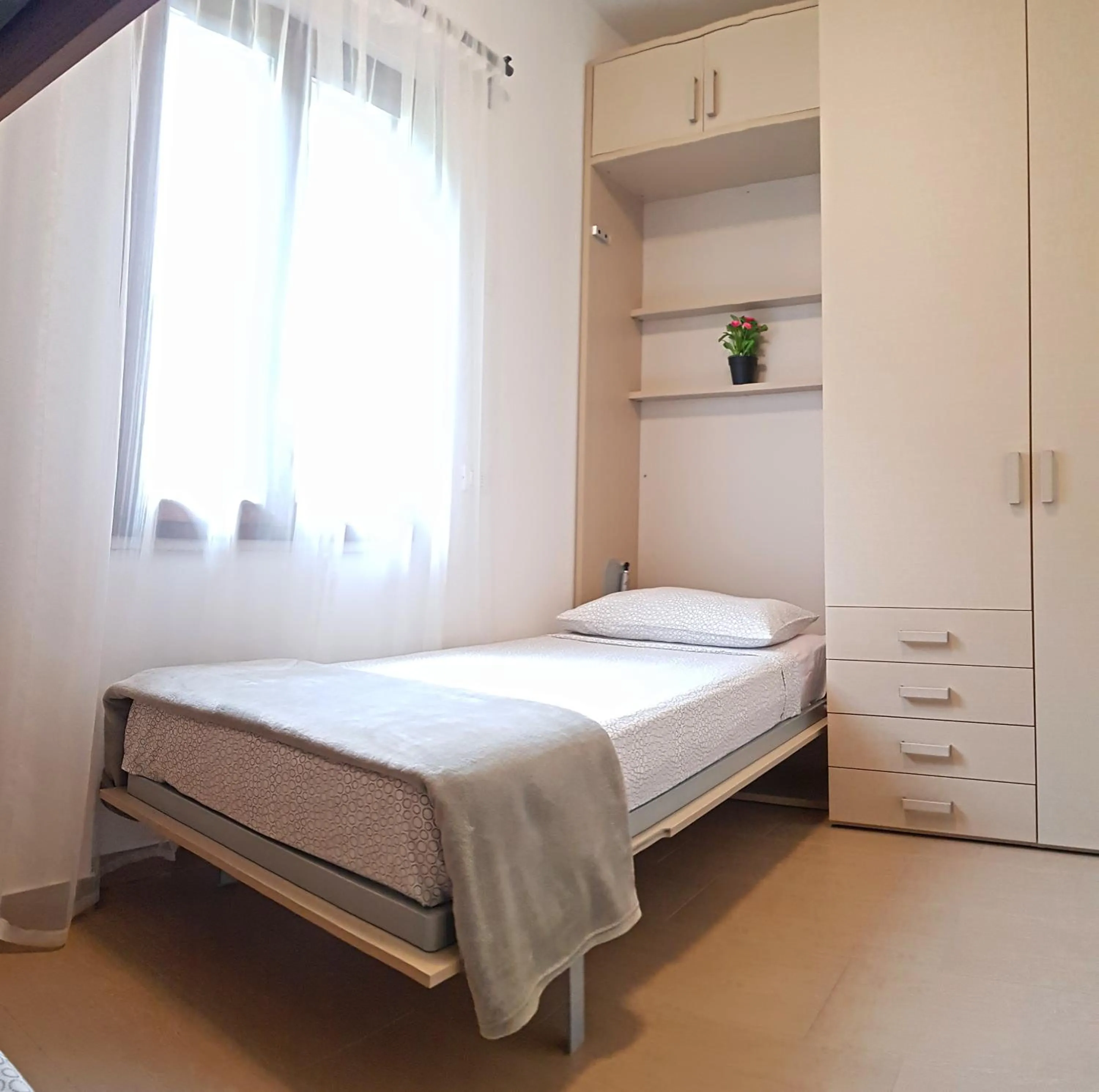 Bed in Casa Gina Garden and view by Gardadomusmea