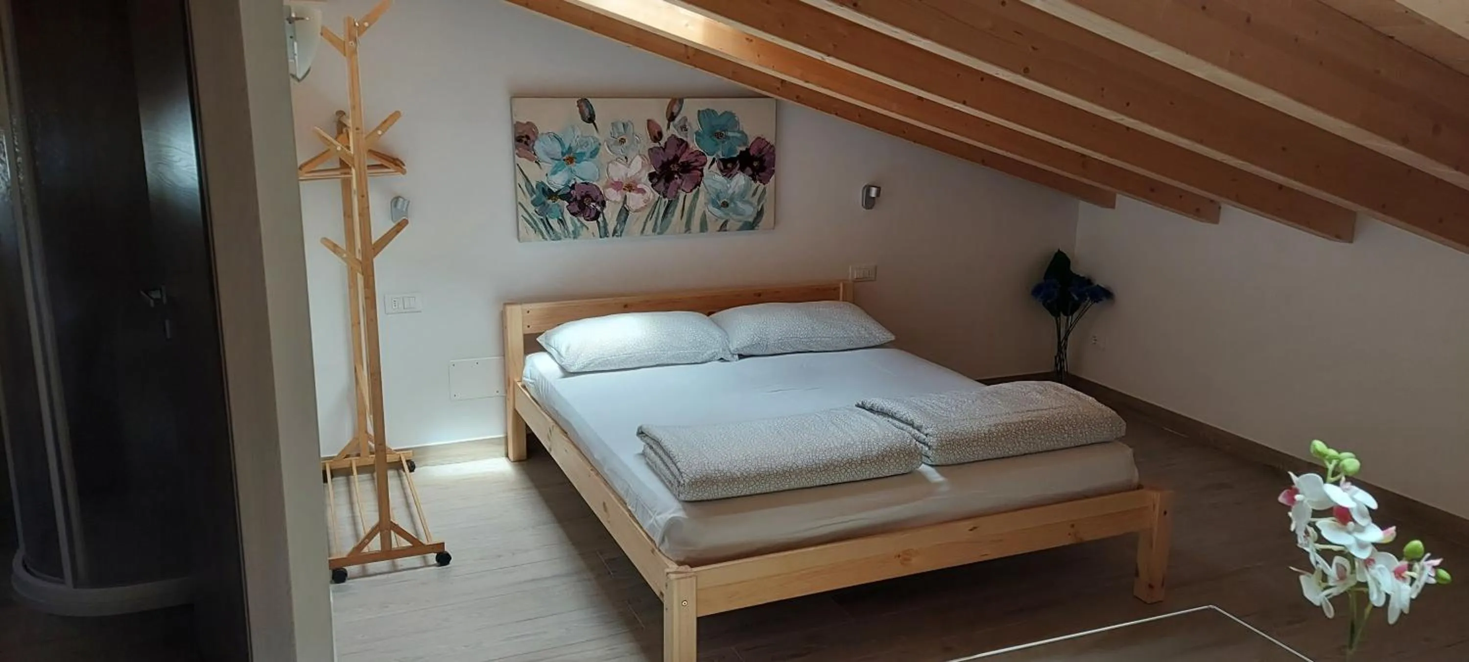 Bedroom, Bed in Casa Gina Garden and view by Gardadomusmea