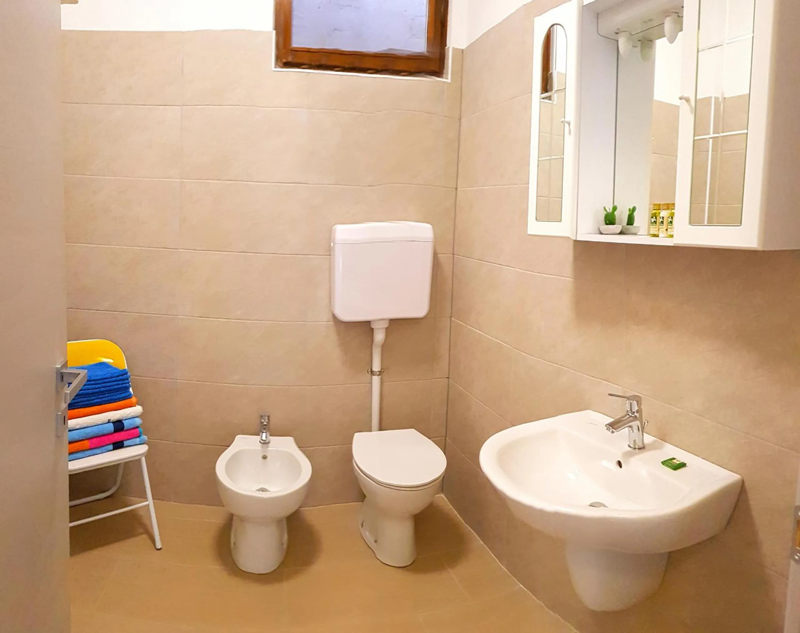 Bathroom in Casa Gina Garden and view by Gardadomusmea