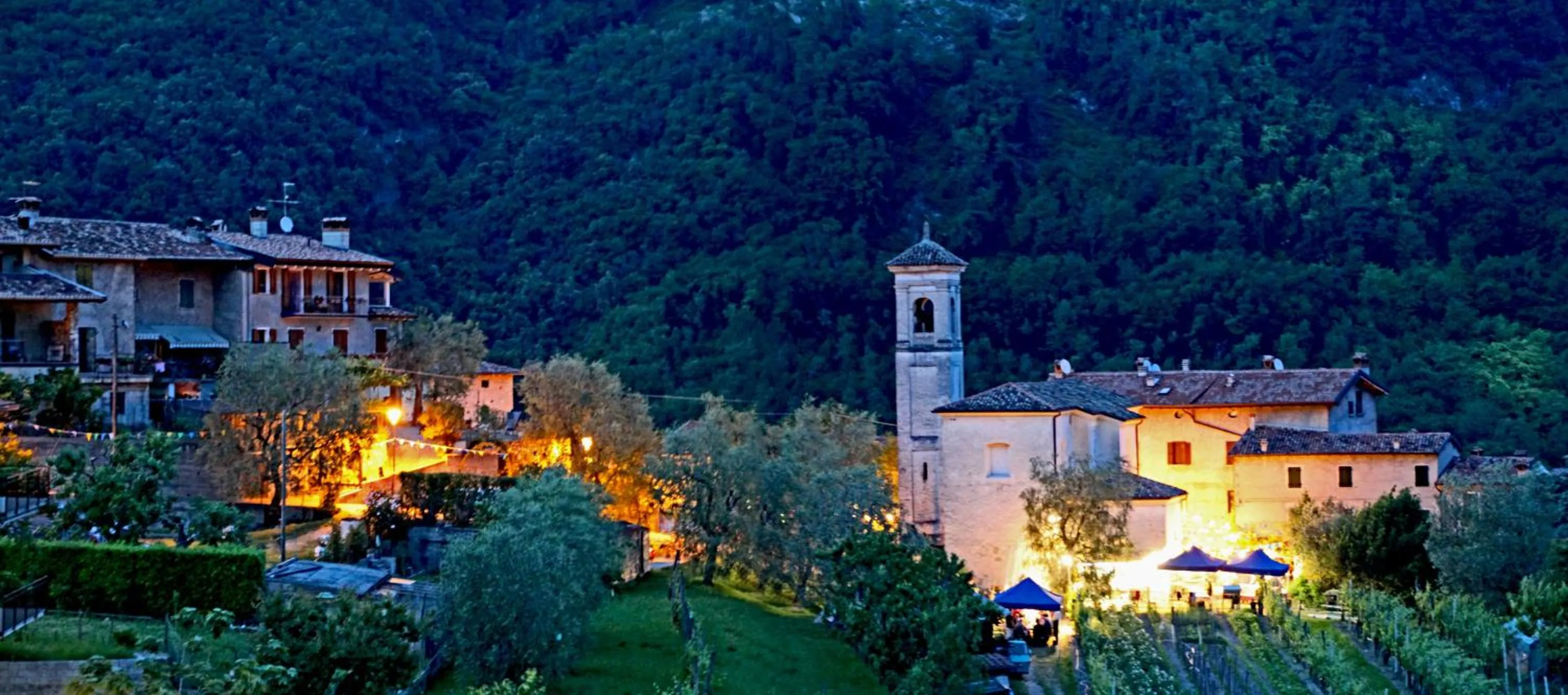 City view in Casa Gina Garden and view by Gardadomusmea