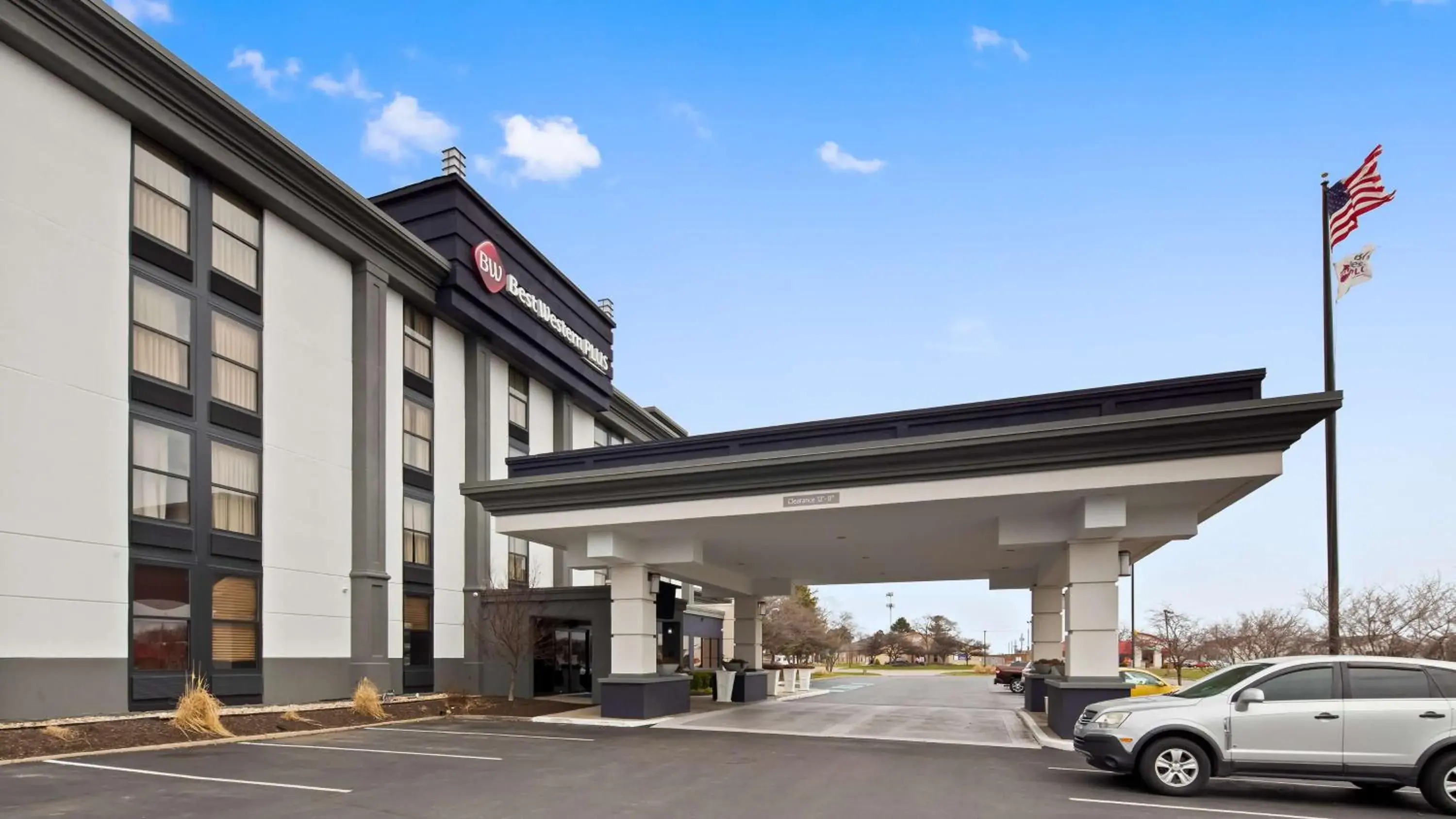 Property Building in Best Western Plus Indianapolis NW Hotel