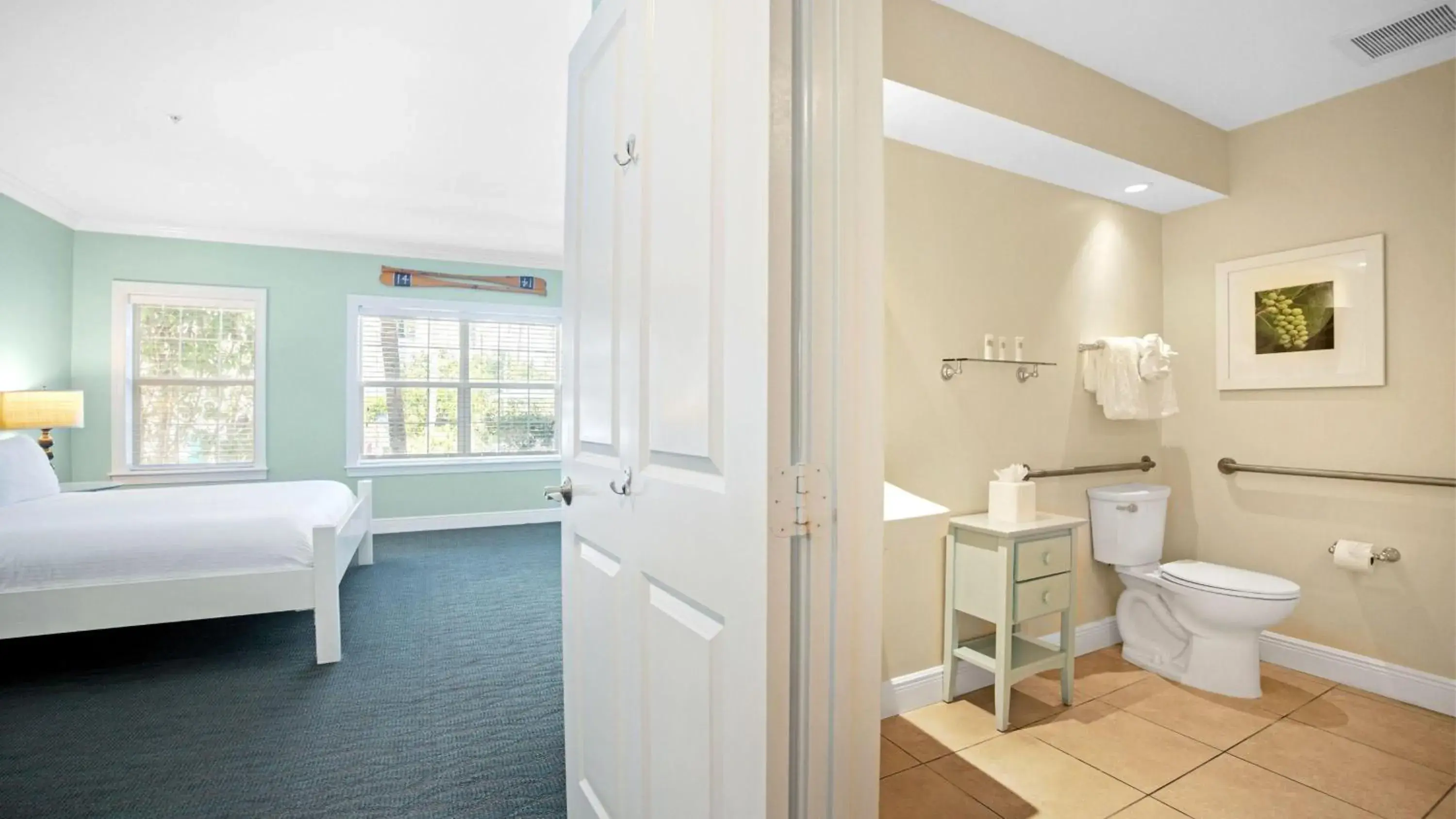 Tropical Garden King Accessible King Guestroom in Tranquility Bay Resort Tropical Garden King Accessible King Guestroom in Tranquility Bay Resort