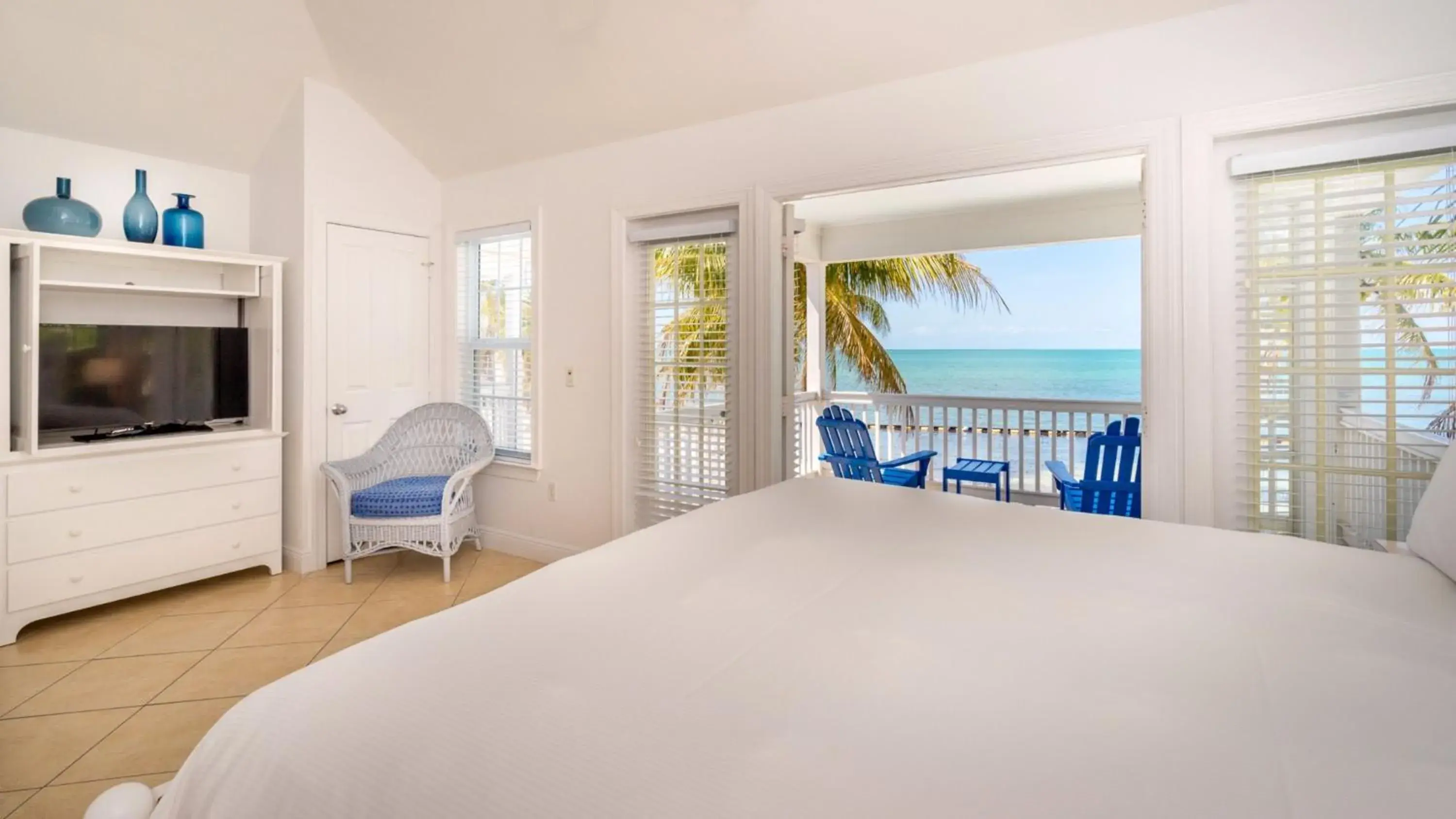 Bed in Tranquility Bay Resort Bed in Tranquility Bay Resort