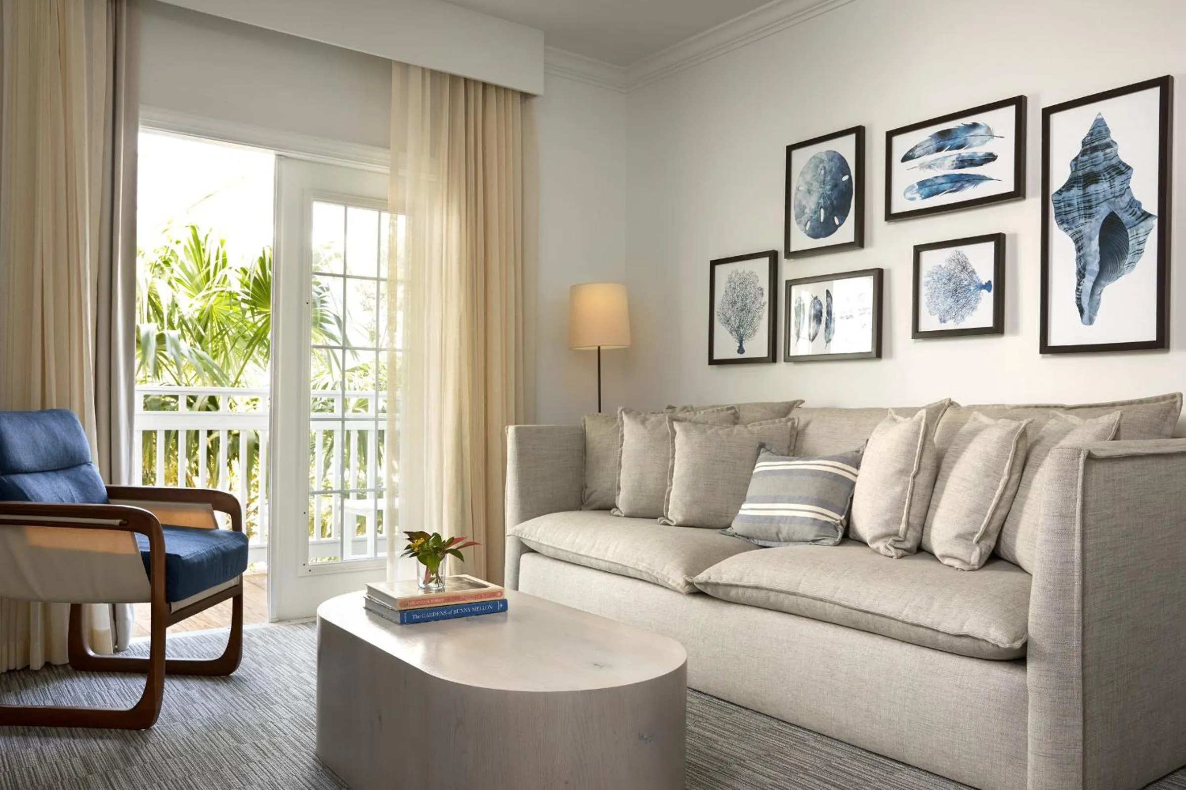 Living room in Parrot Key Hotel & Villas