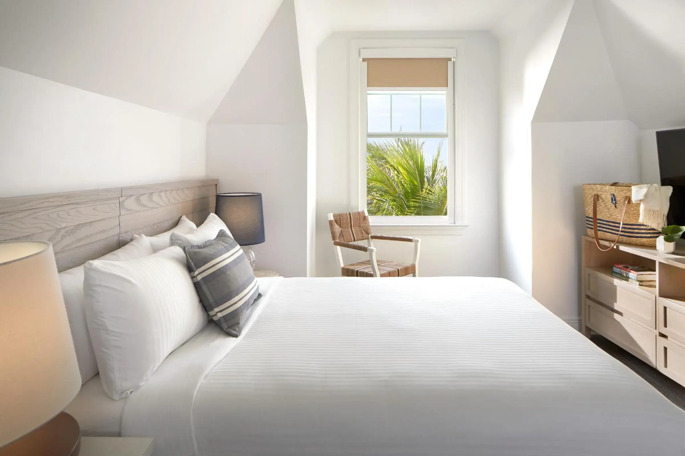 Bed in Parrot Key Hotel & Villas Bed in Parrot Key Hotel & Villas