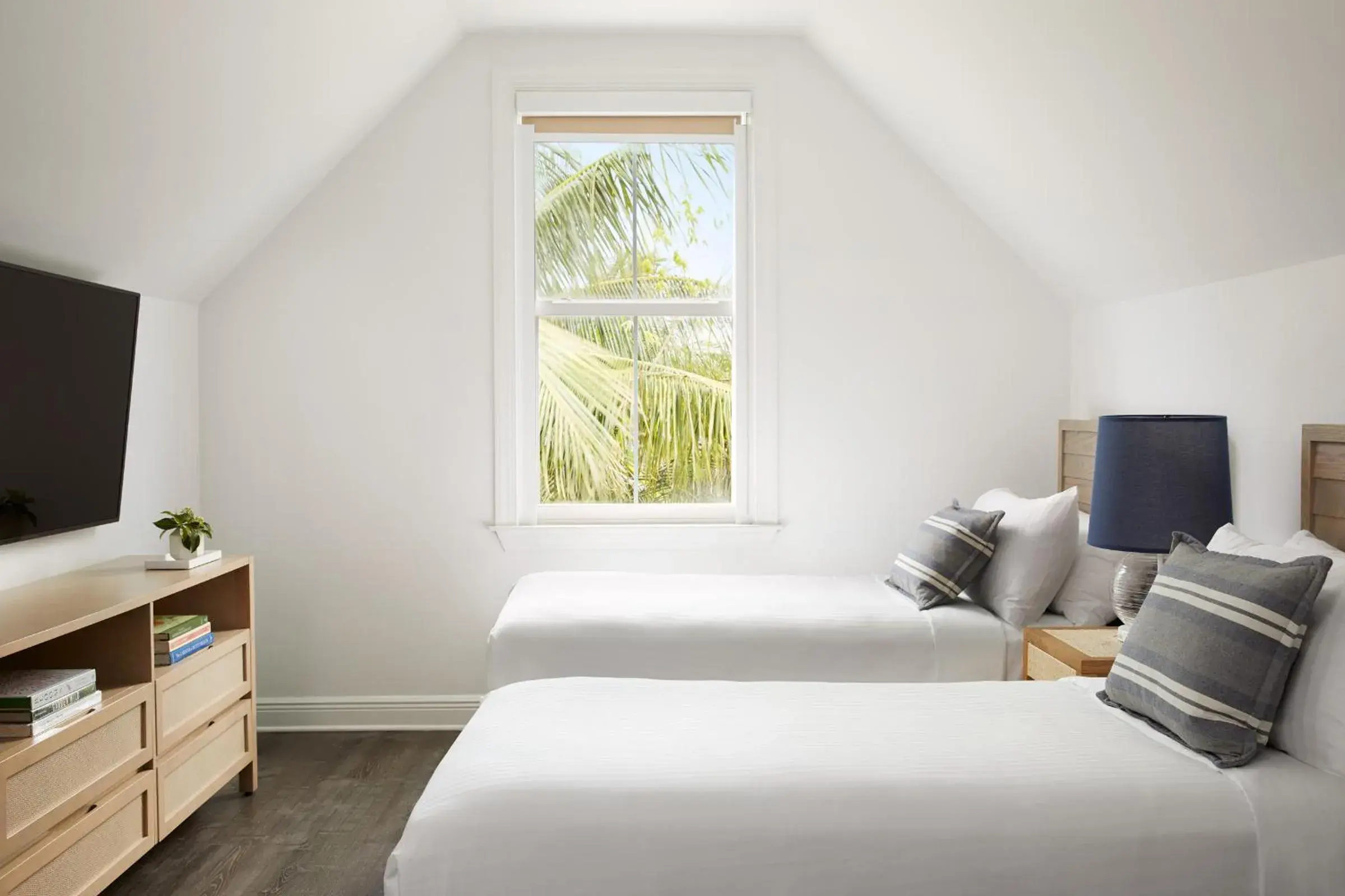 Bed in Parrot Key Hotel & Villas Bed in Parrot Key Hotel & Villas