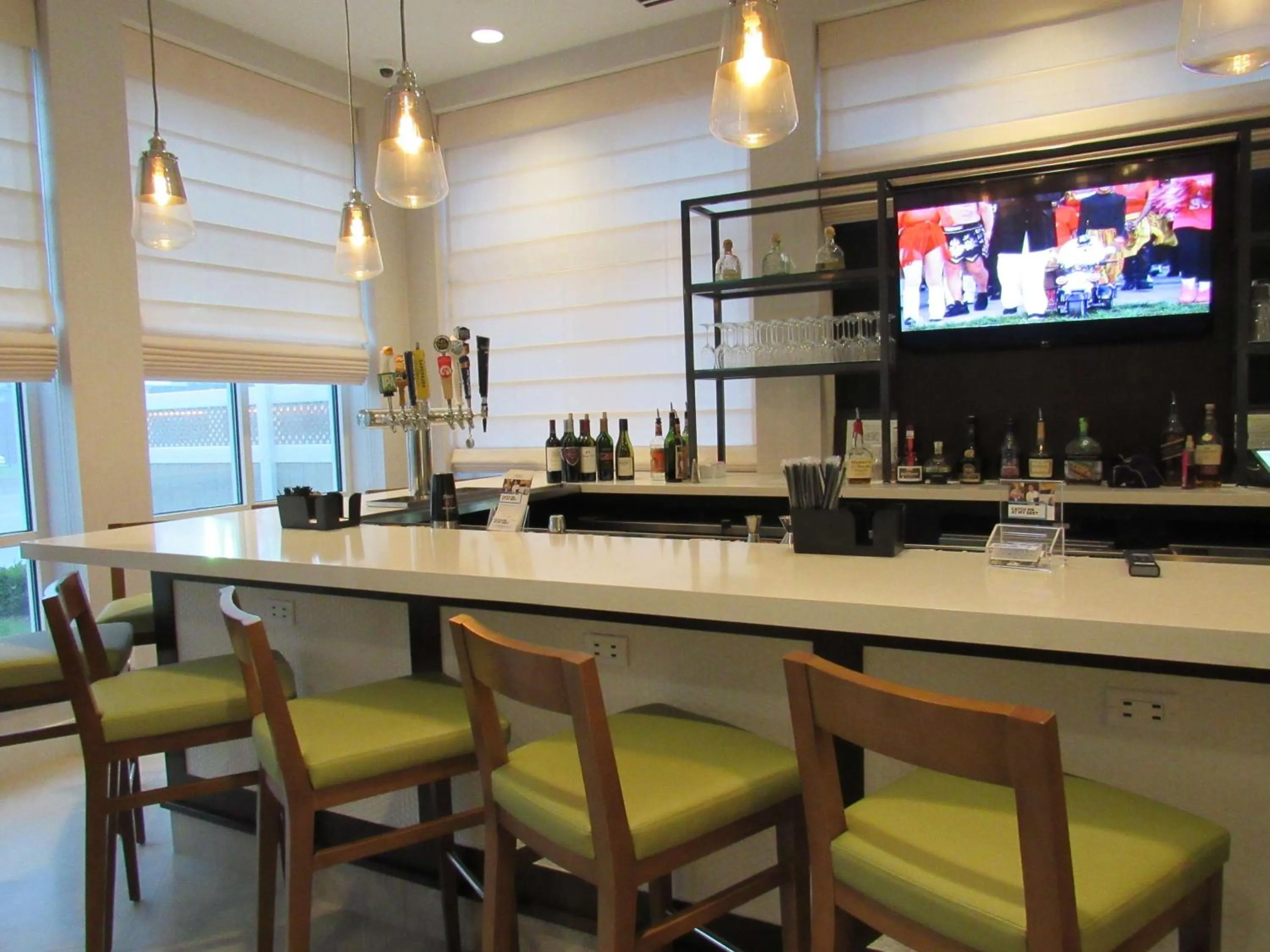 Lounge or bar in Hilton Garden Inn Springfield