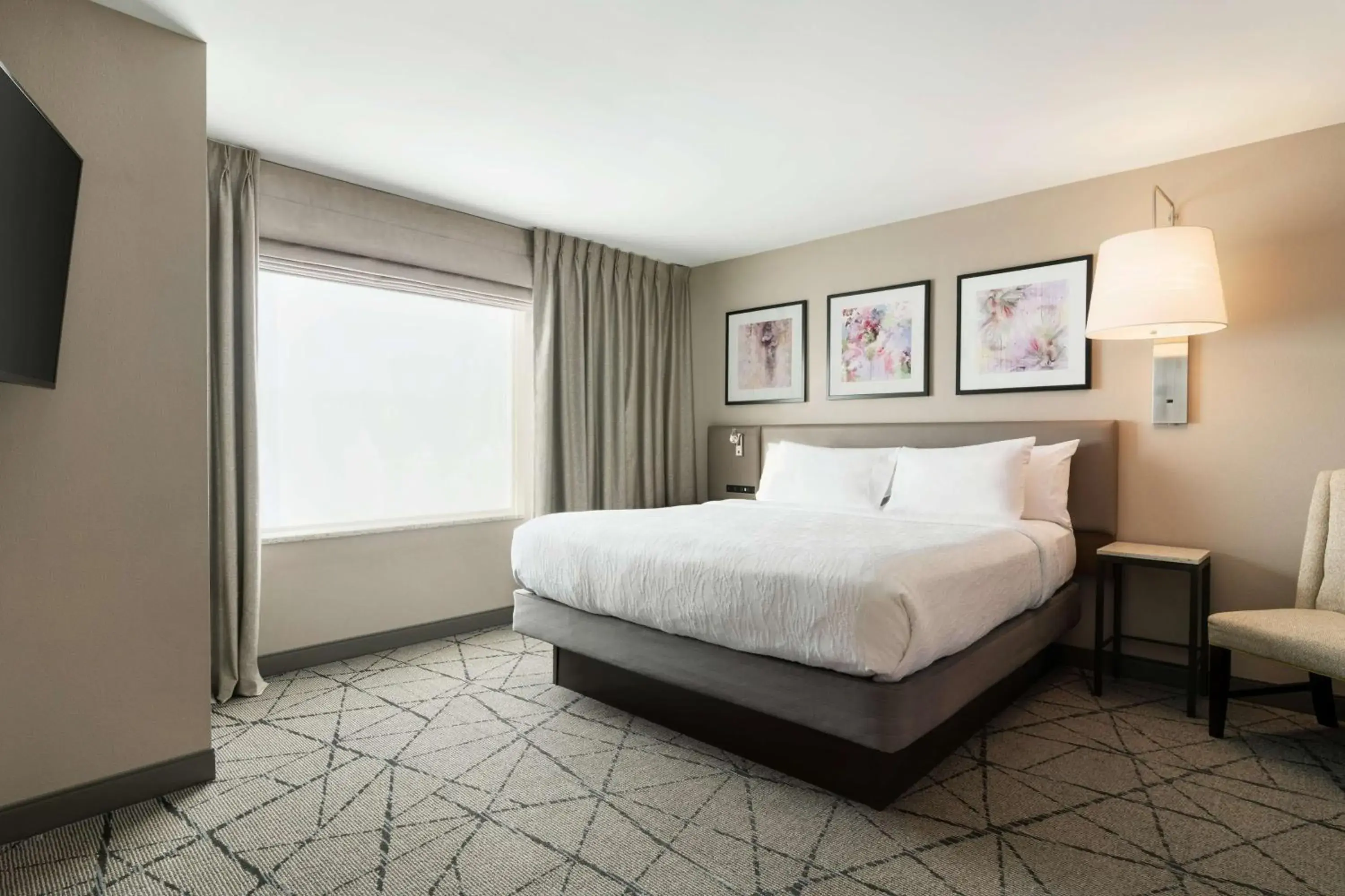 View (from property/room), Bed in Hilton Garden Inn Springfield View (from property/room), Bed in Hilton Garden Inn Springfield