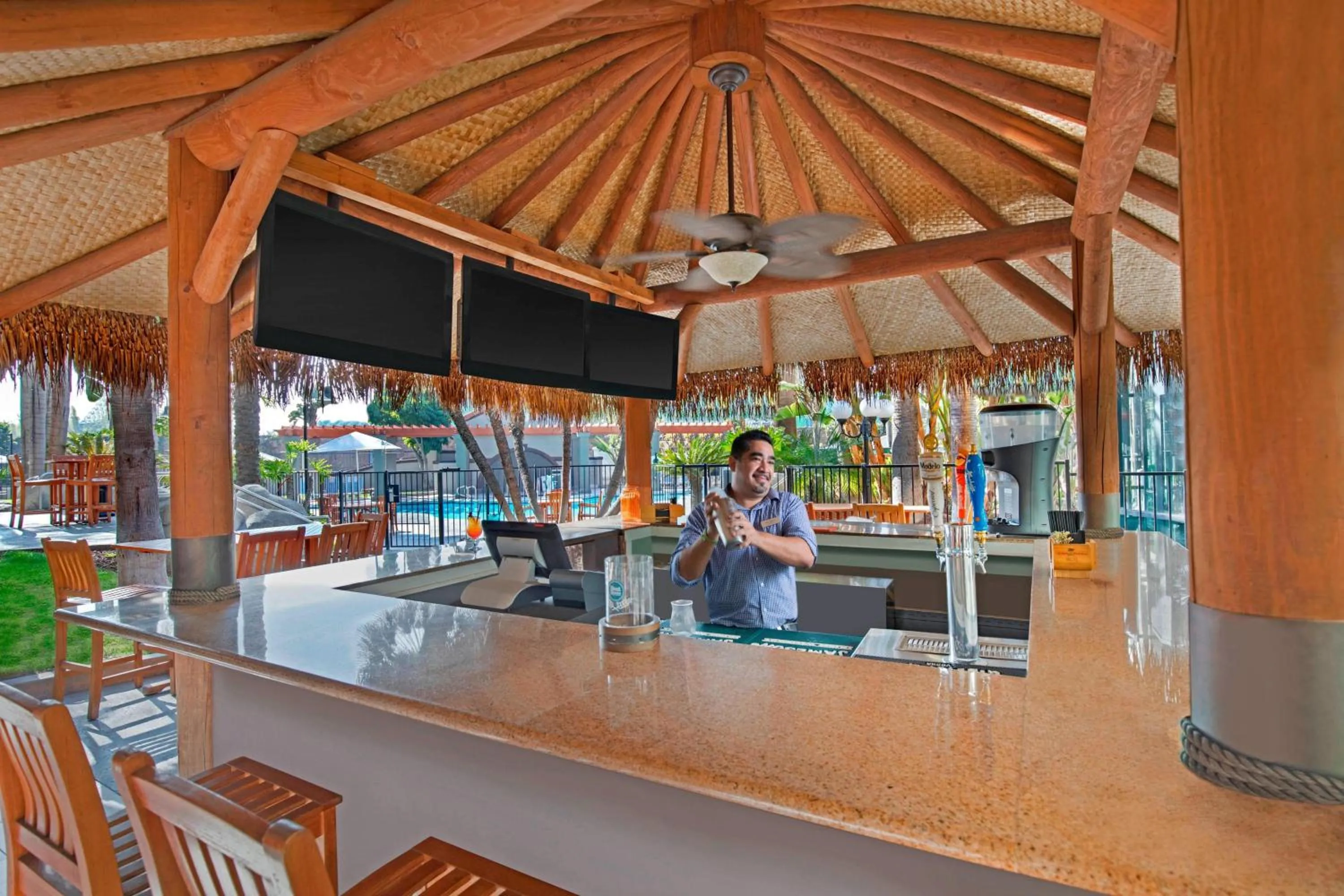 Lounge or bar in Four Points by Sheraton Anaheim