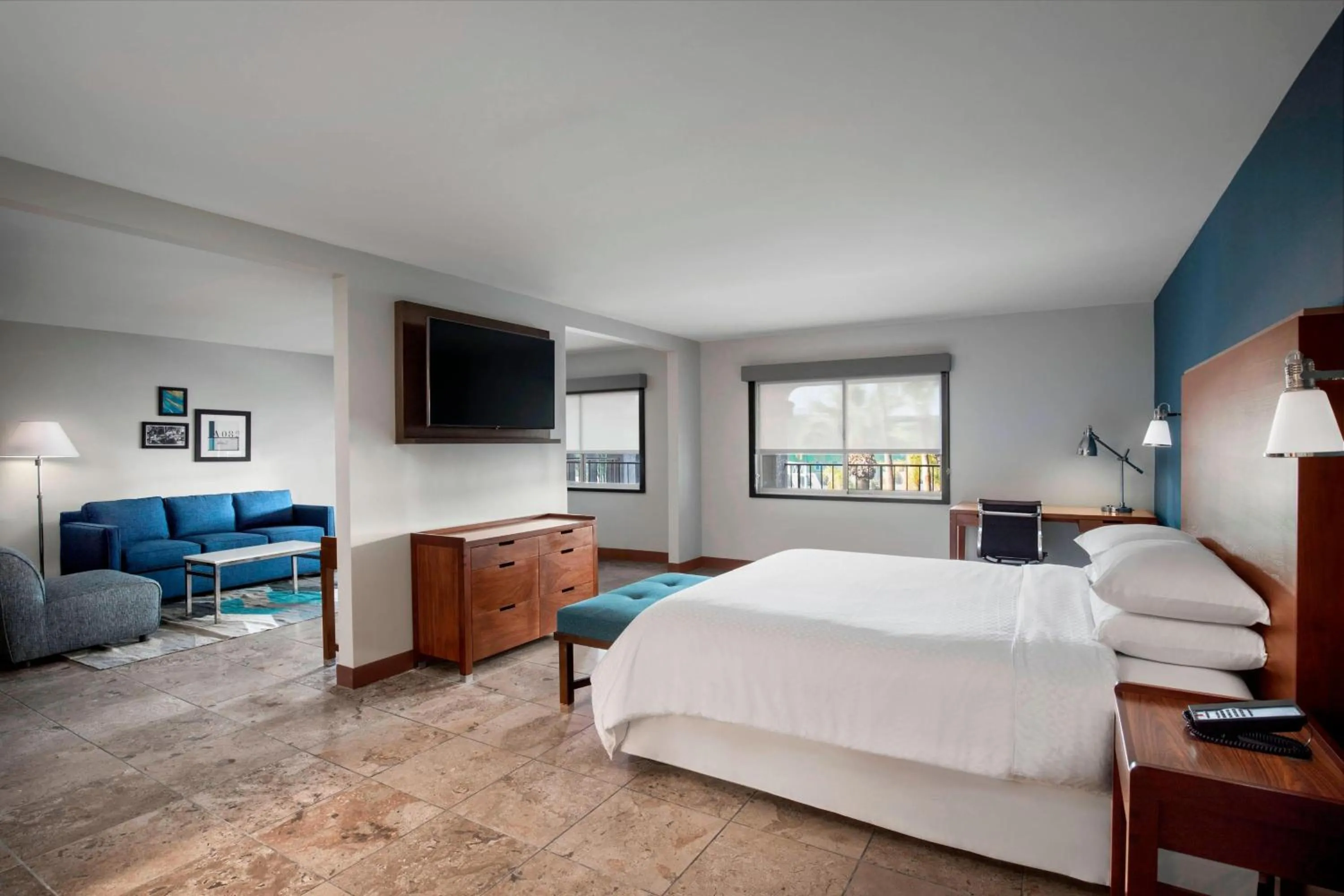 Bedroom, Bed in Four Points by Sheraton Anaheim