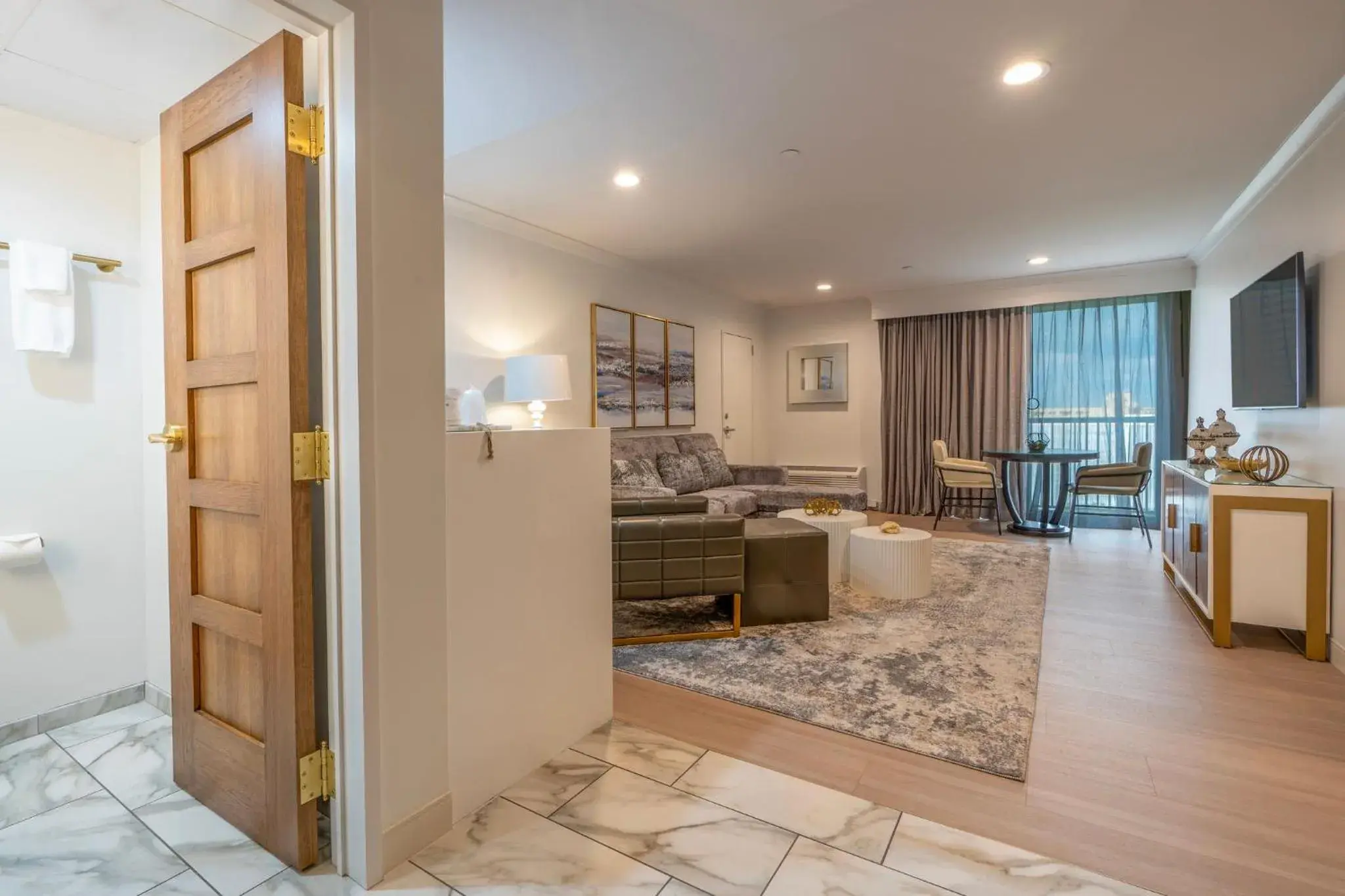 Photo of the whole room, Bed in Holiday Inn New Orleans-Downtown Superdome by IHG Photo of the whole room, Bed in Holiday Inn New Orleans-Downtown Superdome by IHG