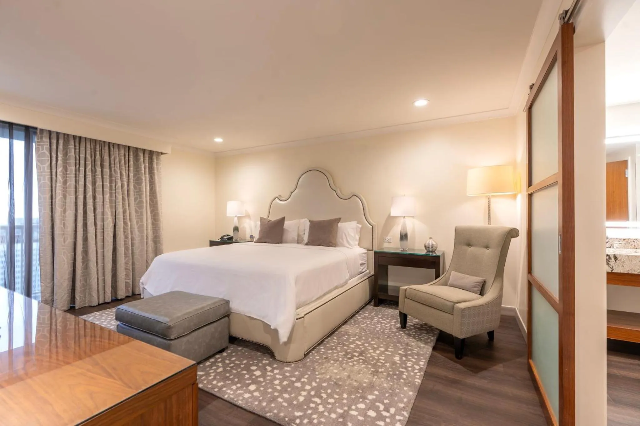 Photo of the whole room, Bed in Holiday Inn New Orleans-Downtown Superdome by IHG