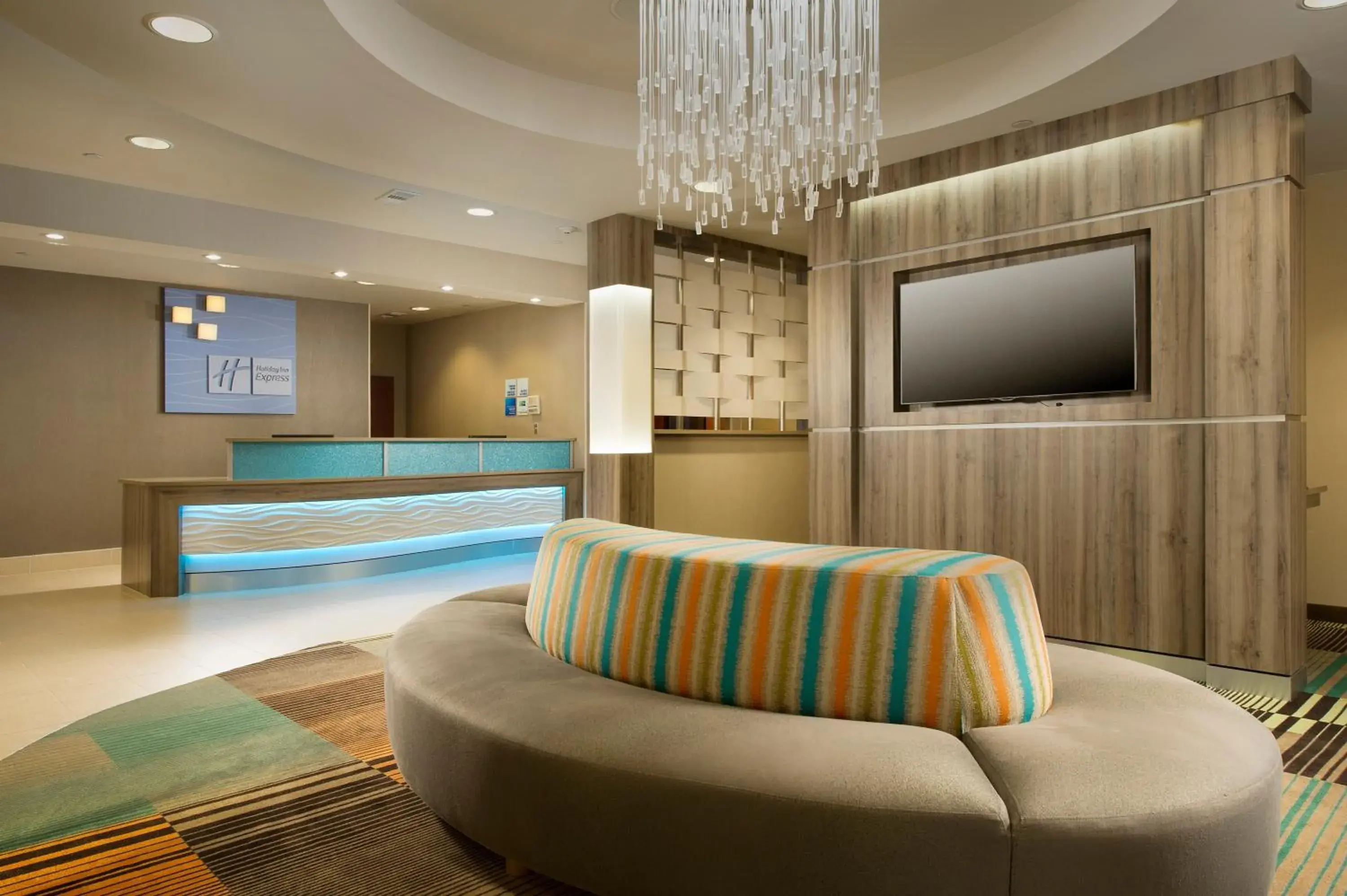 Property building in Holiday Inn Express Hotel and Suites DFW-Grapevine by IHG Property building in Holiday Inn Express Hotel and Suites DFW-Grapevine by IHG