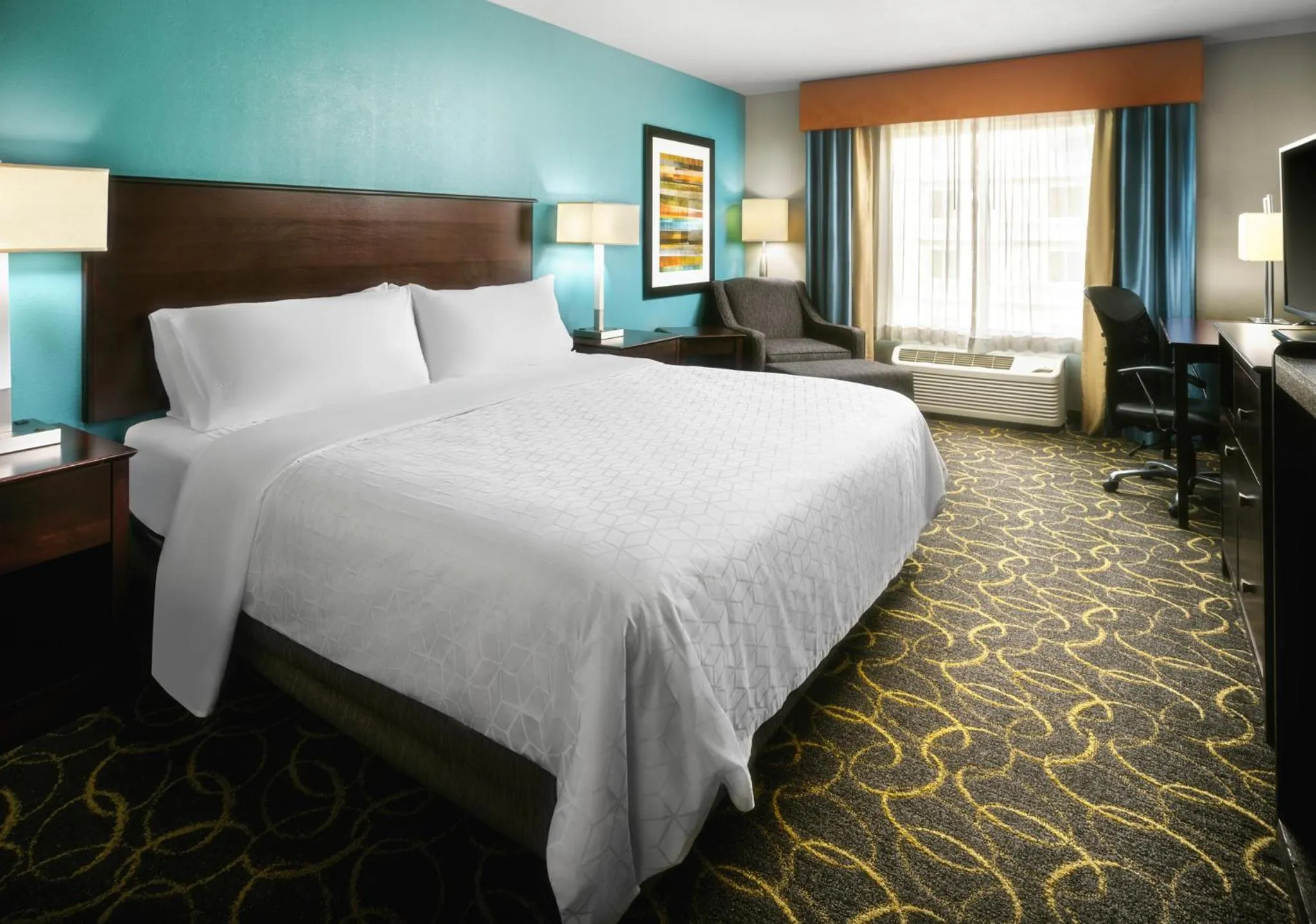 Bed in Holiday Inn Express Hotel and Suites DFW-Grapevine by IHG