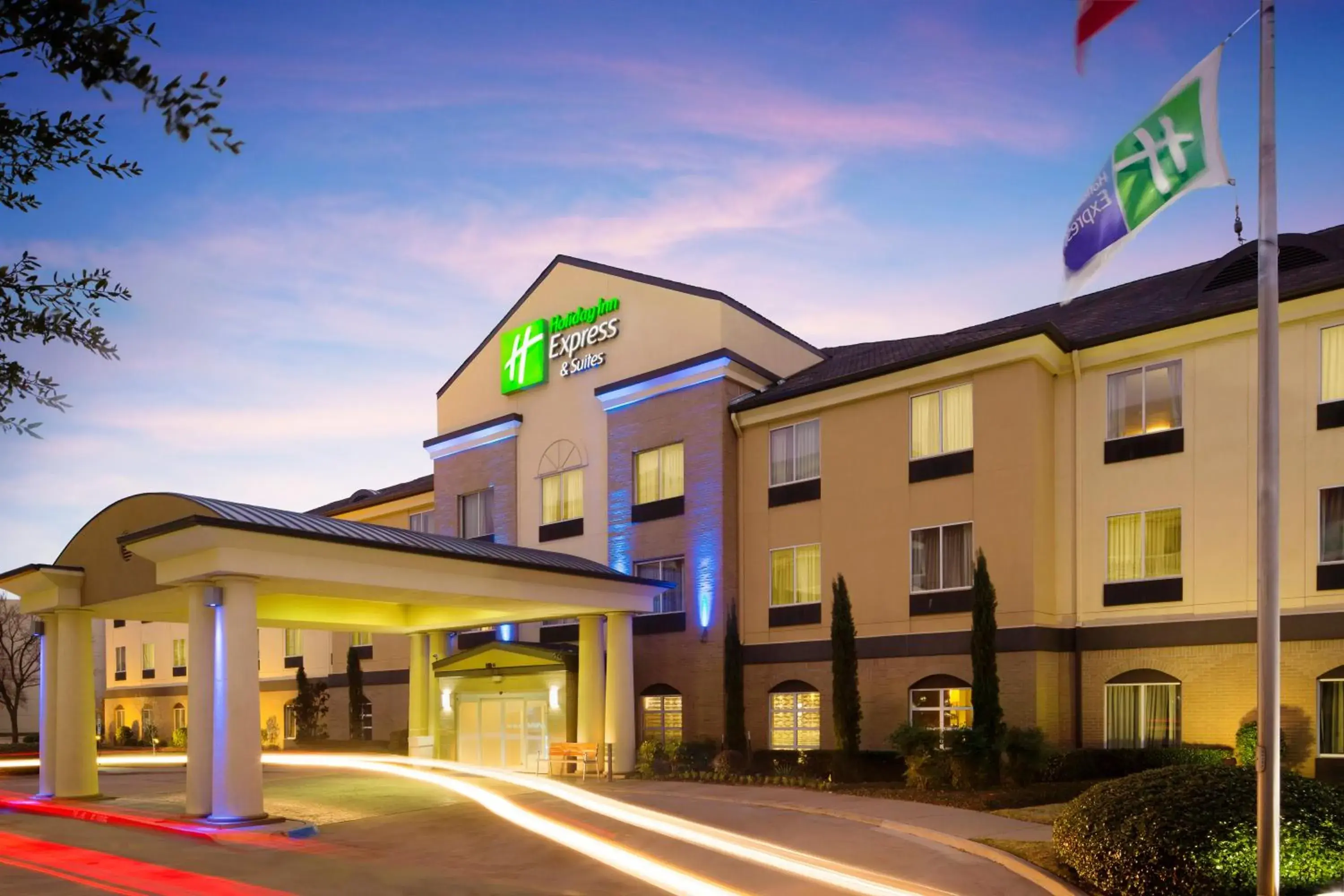 Property building in Holiday Inn Express Hotel and Suites DFW-Grapevine by IHG Property building in Holiday Inn Express Hotel and Suites DFW-Grapevine by IHG