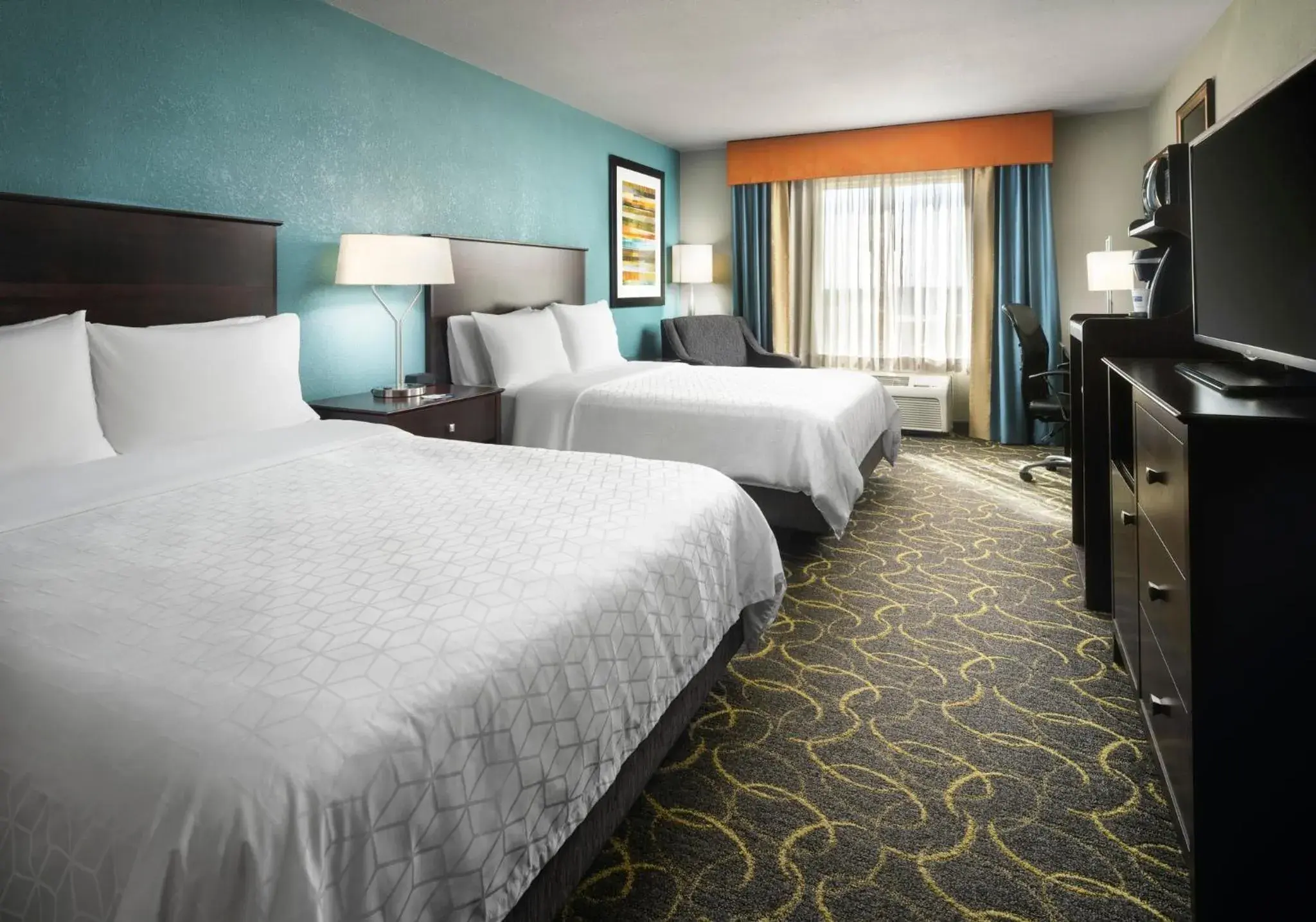 Bed in Holiday Inn Express Hotel and Suites DFW-Grapevine by IHG Bed in Holiday Inn Express Hotel and Suites DFW-Grapevine by IHG