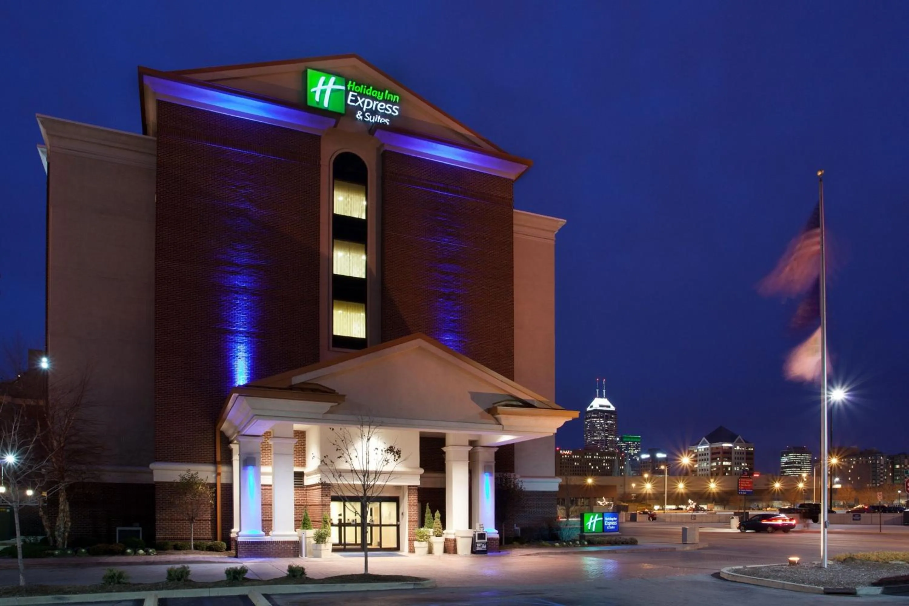Property building in Holiday Inn Express & Suites Indianapolis Dtn-Conv Ctr Area by IHG