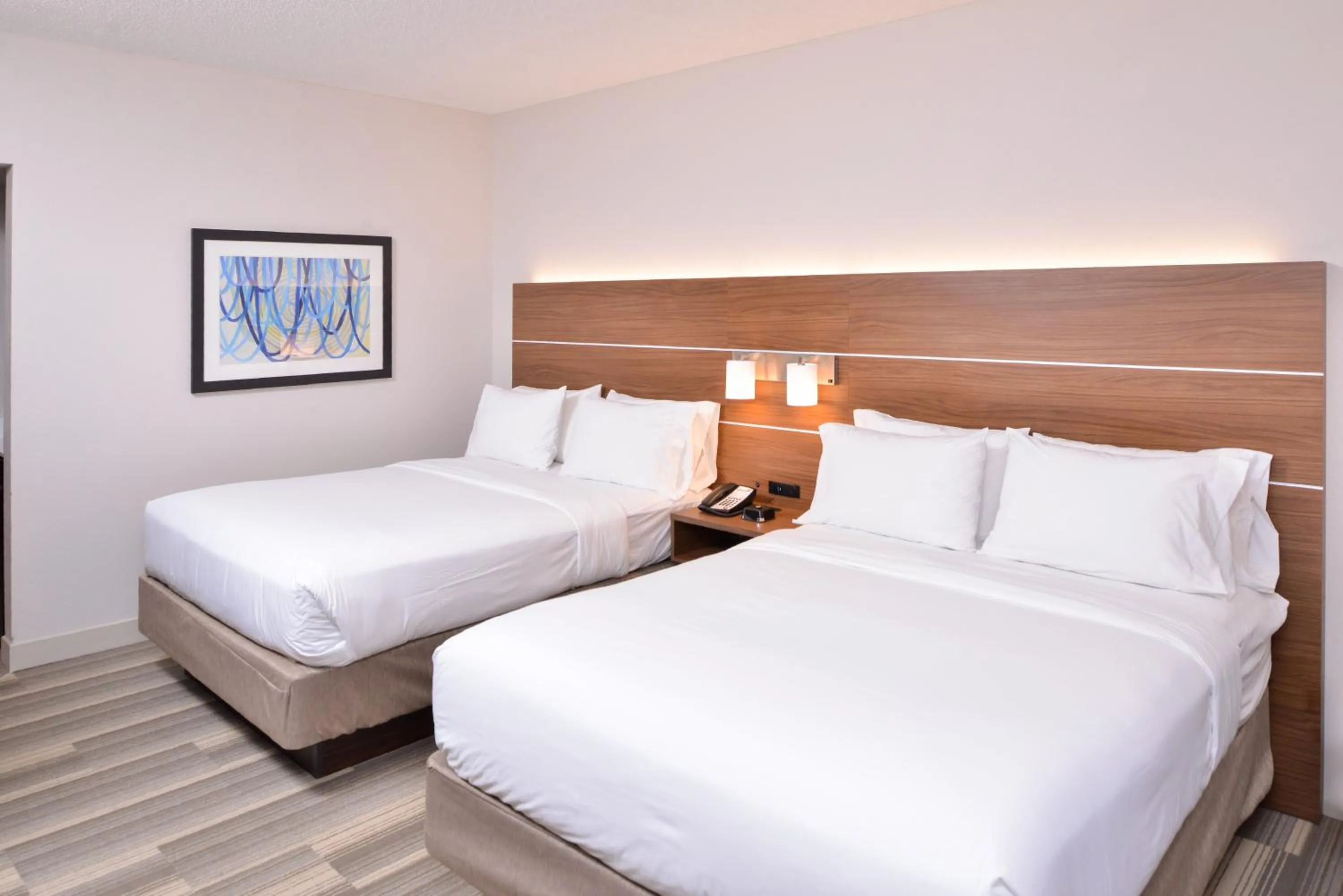 Photo of the whole room, Bed in Holiday Inn Express & Suites Indianapolis Dtn-Conv Ctr Area by IHG