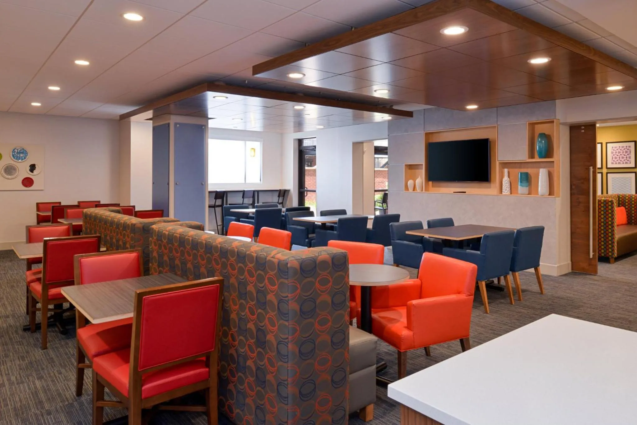 Breakfast in Holiday Inn Express & Suites Indianapolis Dtn-Conv Ctr Area by IHG