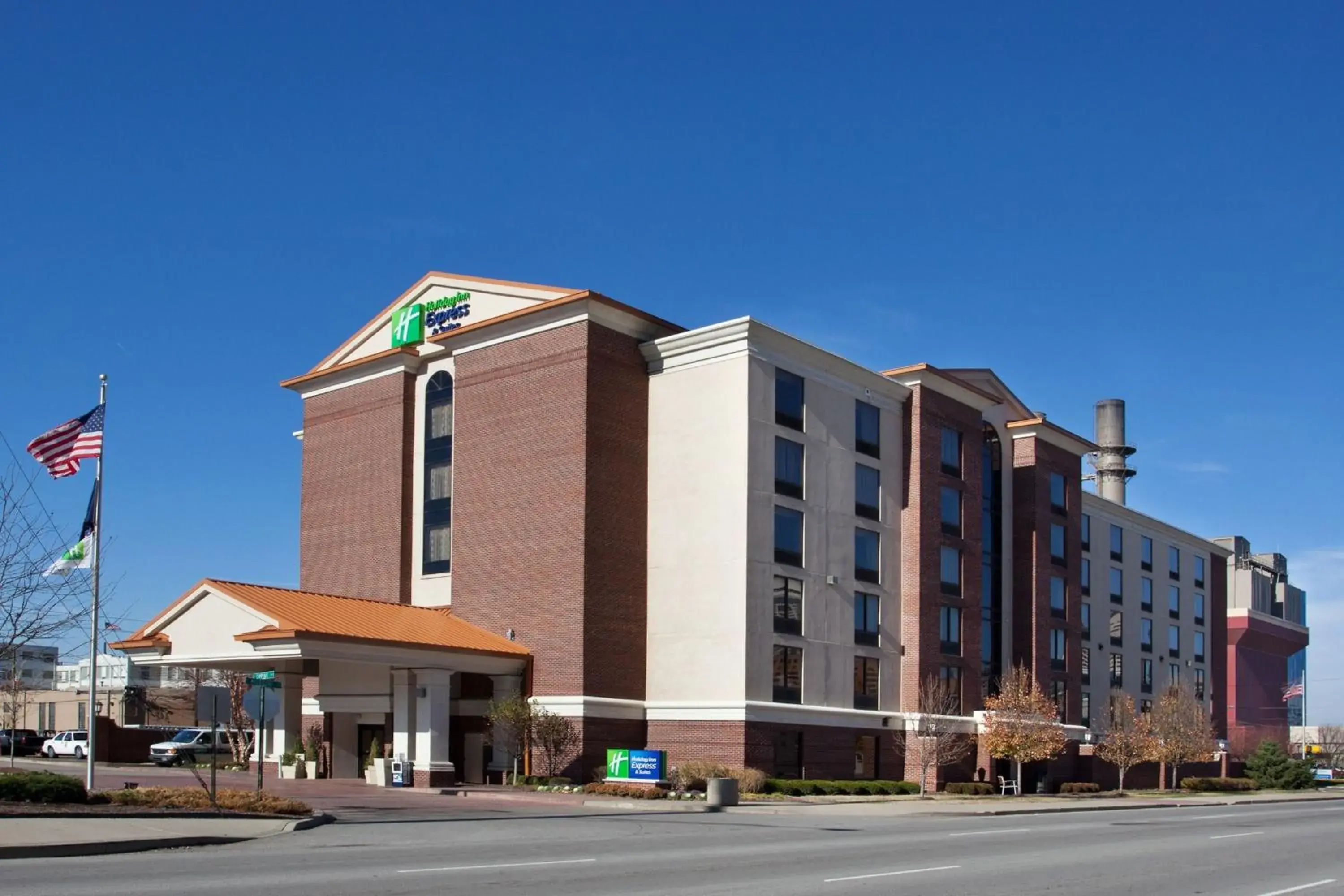 Property building in Holiday Inn Express & Suites Indianapolis Dtn-Conv Ctr Area by IHG Property building in Holiday Inn Express & Suites Indianapolis Dtn-Conv Ctr Area by IHG