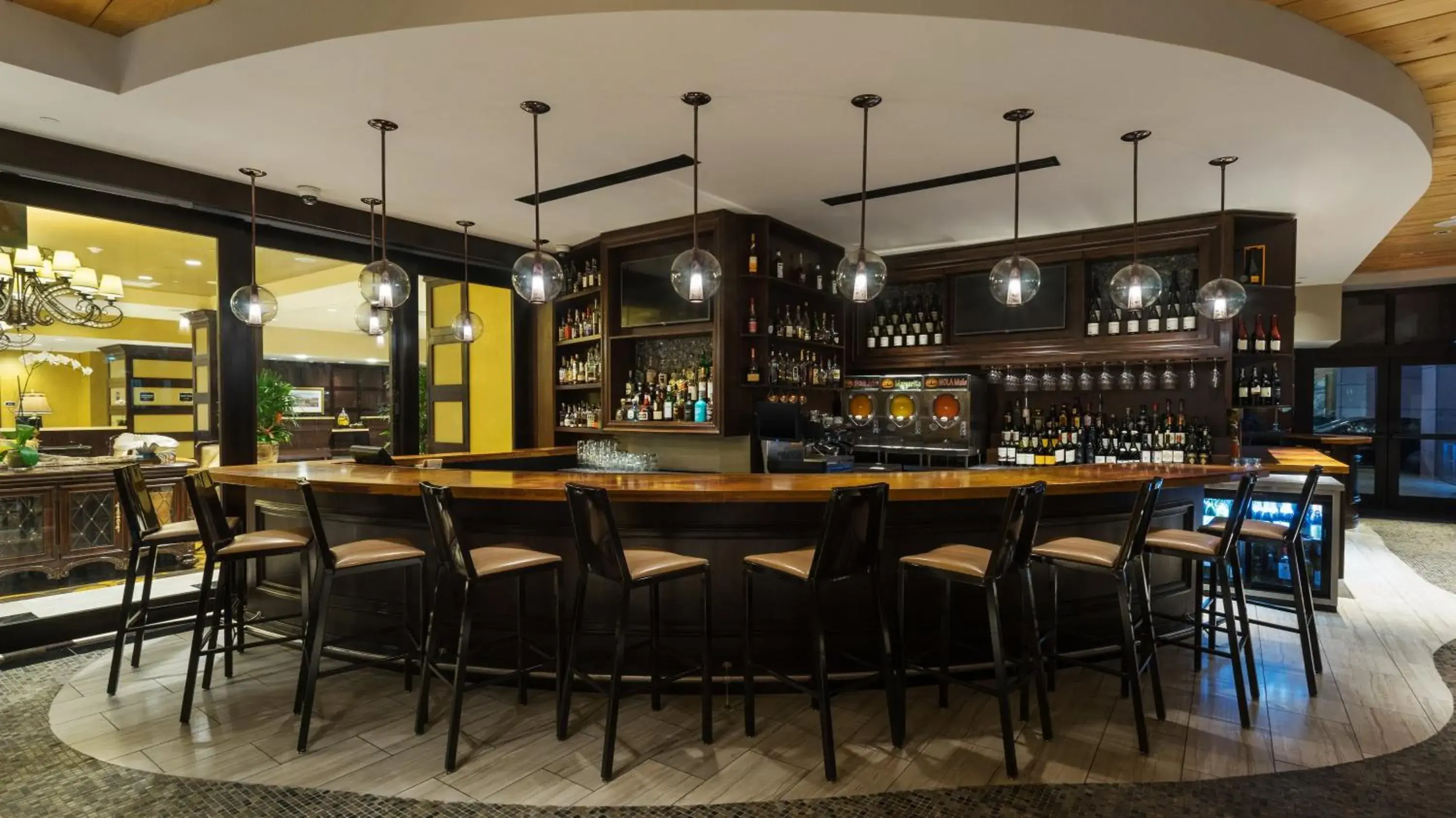 Lounge or bar in InterContinental New Orleans by IHG Lounge or bar in InterContinental New Orleans by IHG
