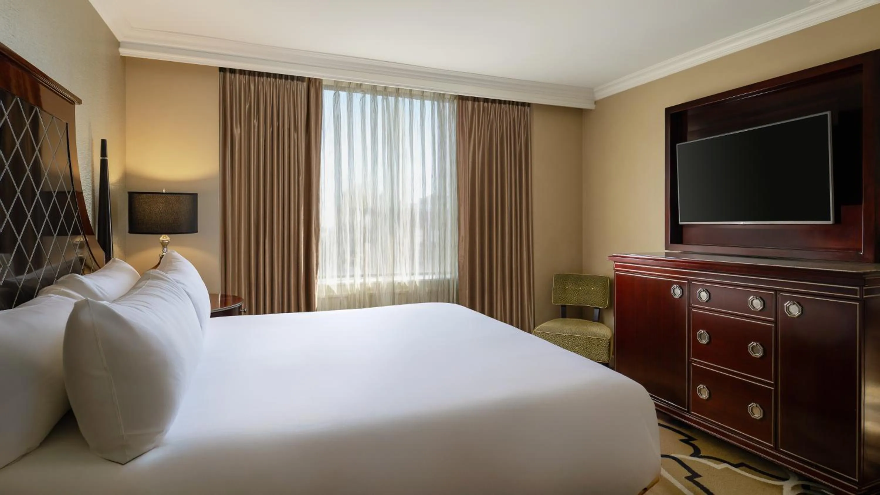 Bed in InterContinental New Orleans by IHG