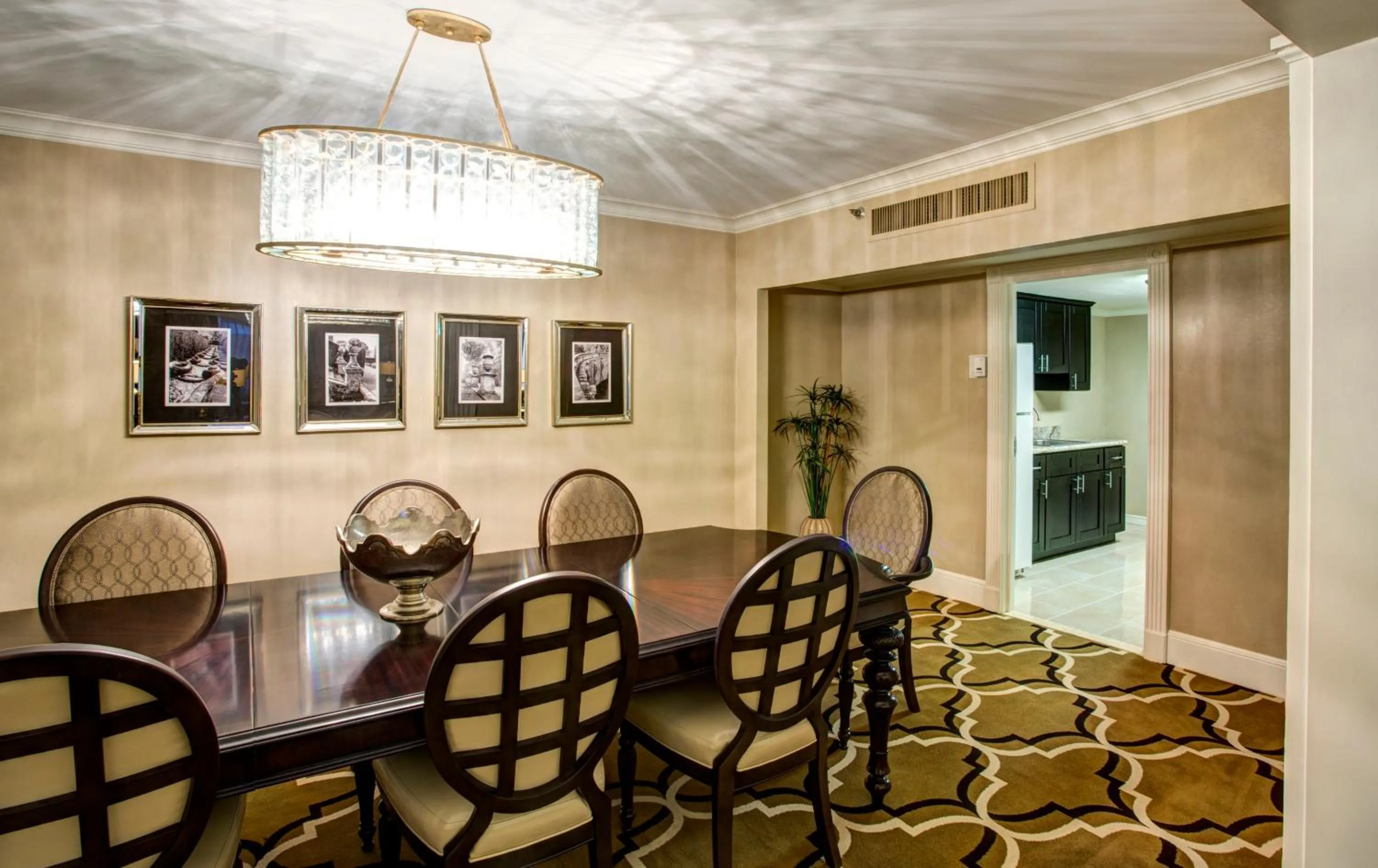 Photo of the whole room in InterContinental New Orleans by IHG