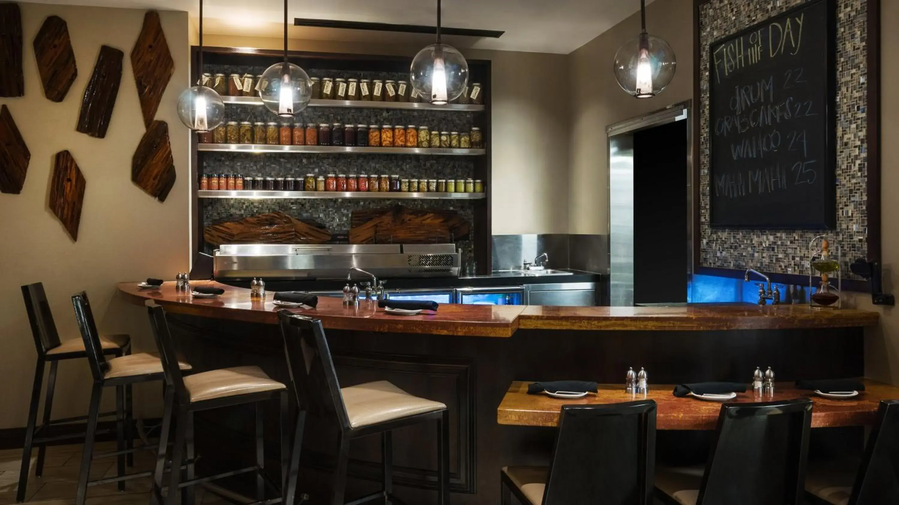 Restaurant/places to eat in InterContinental New Orleans by IHG Restaurant/places to eat in InterContinental New Orleans by IHG