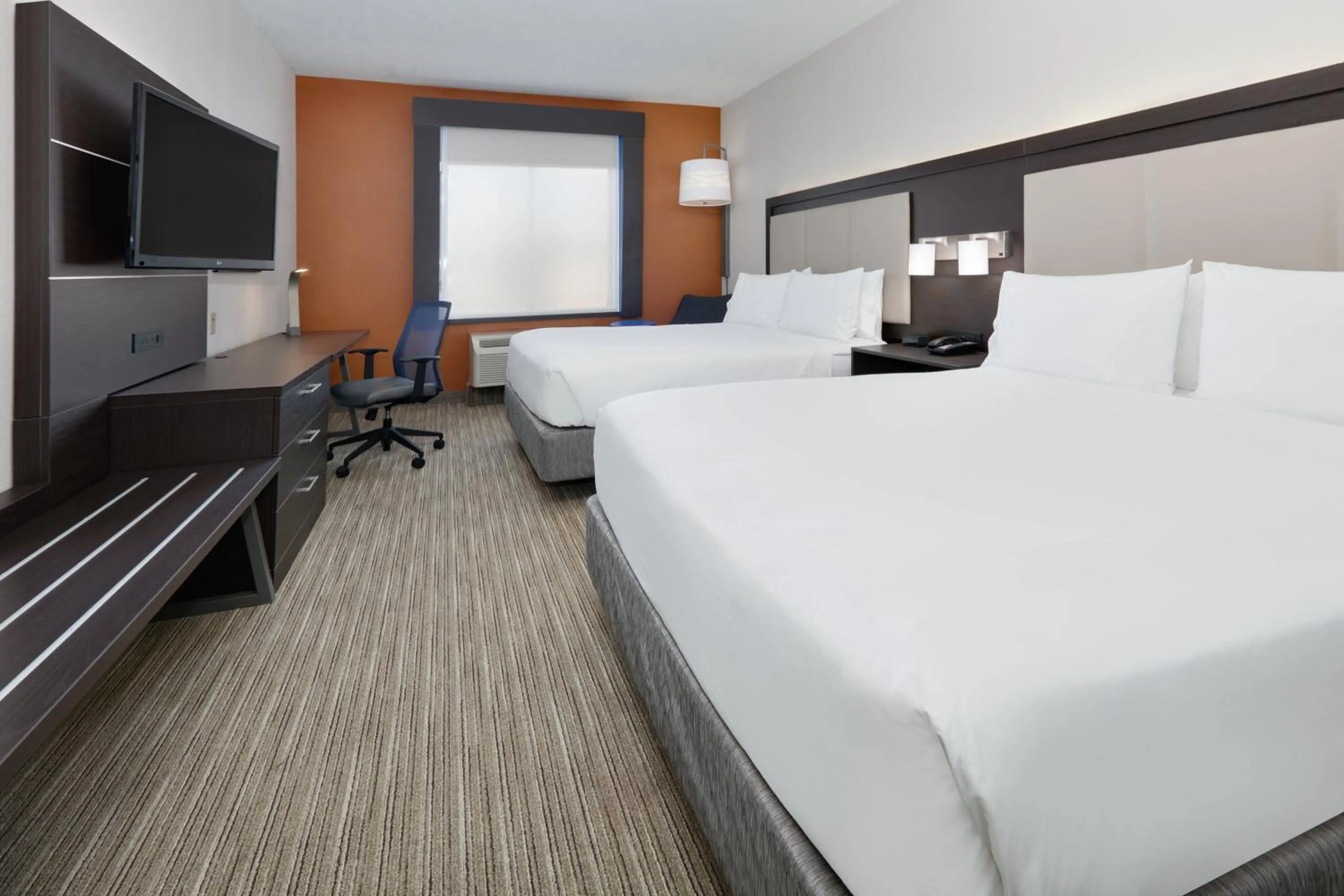 Photo of the whole room, Bed in Holiday Inn Express & Suites Dallas - Duncanville by IHG