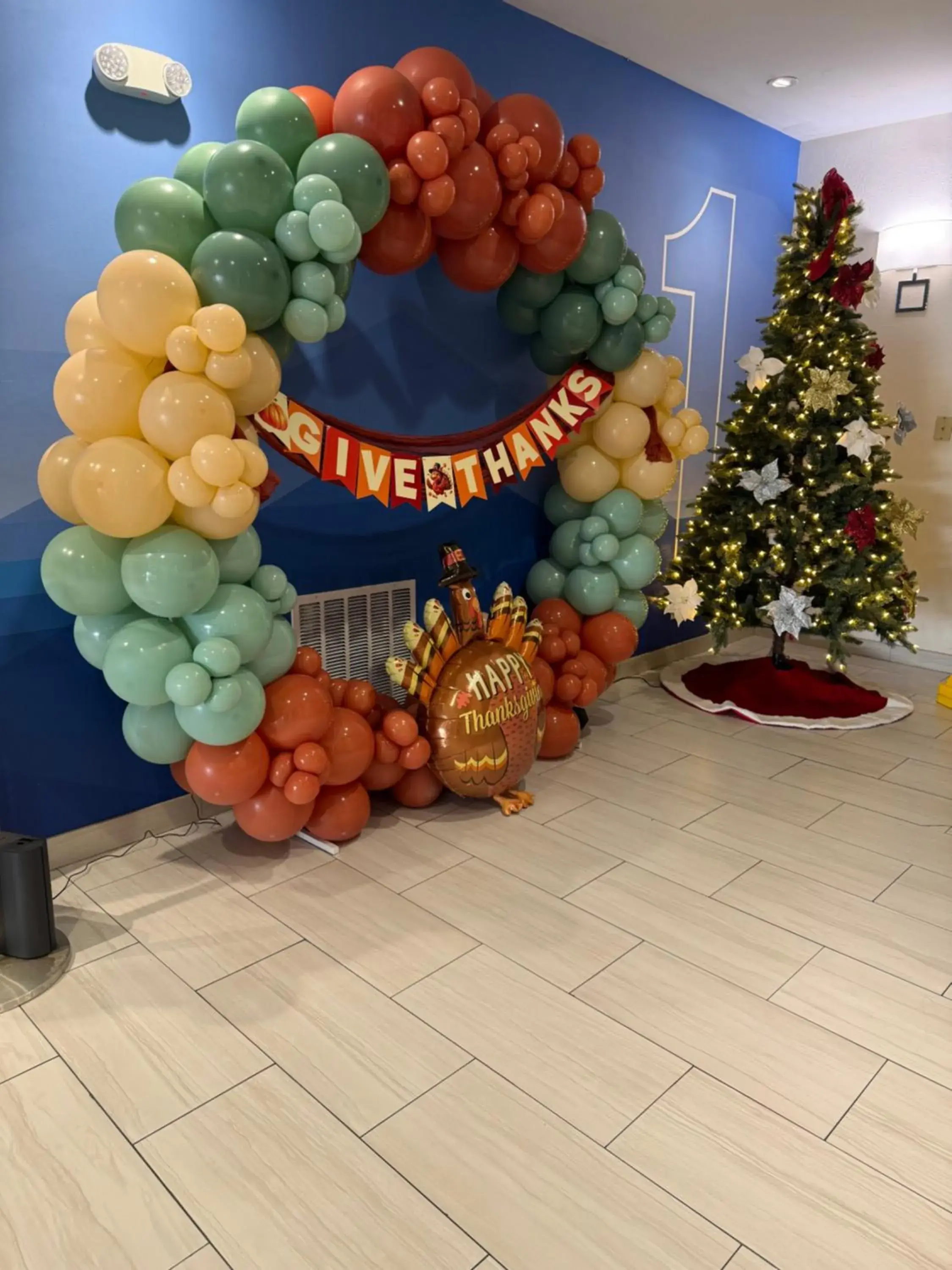 Property building in Holiday Inn Express & Suites Dallas - Duncanville by IHG Property building in Holiday Inn Express & Suites Dallas - Duncanville by IHG