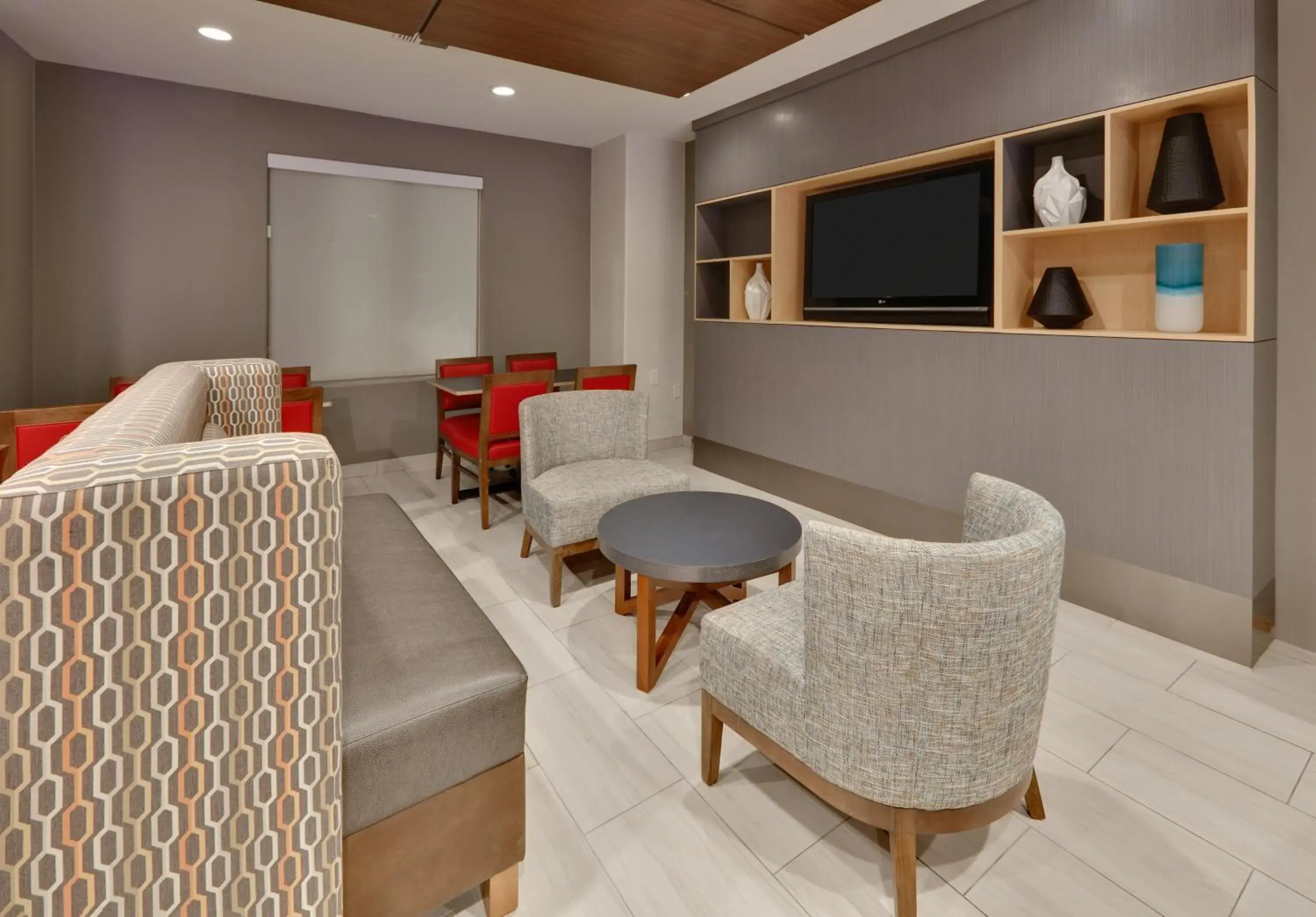 Breakfast in Holiday Inn Express & Suites Dallas - Duncanville by IHG Breakfast in Holiday Inn Express & Suites Dallas - Duncanville by IHG