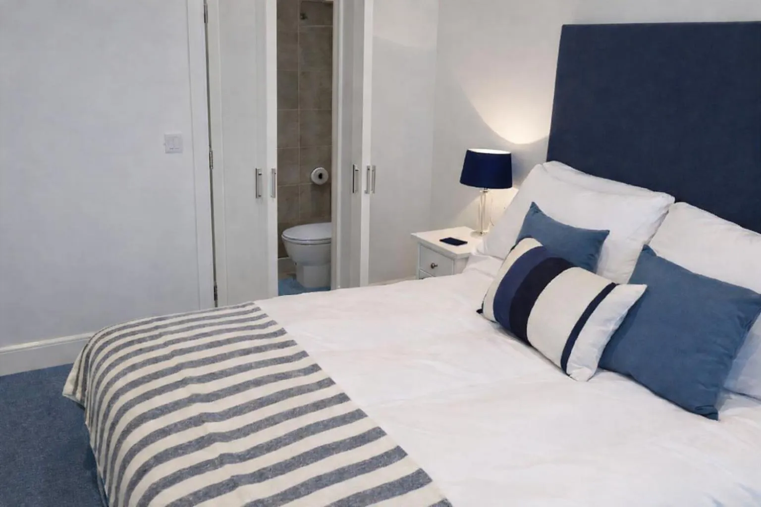 Bedroom, Bed in The George Inn