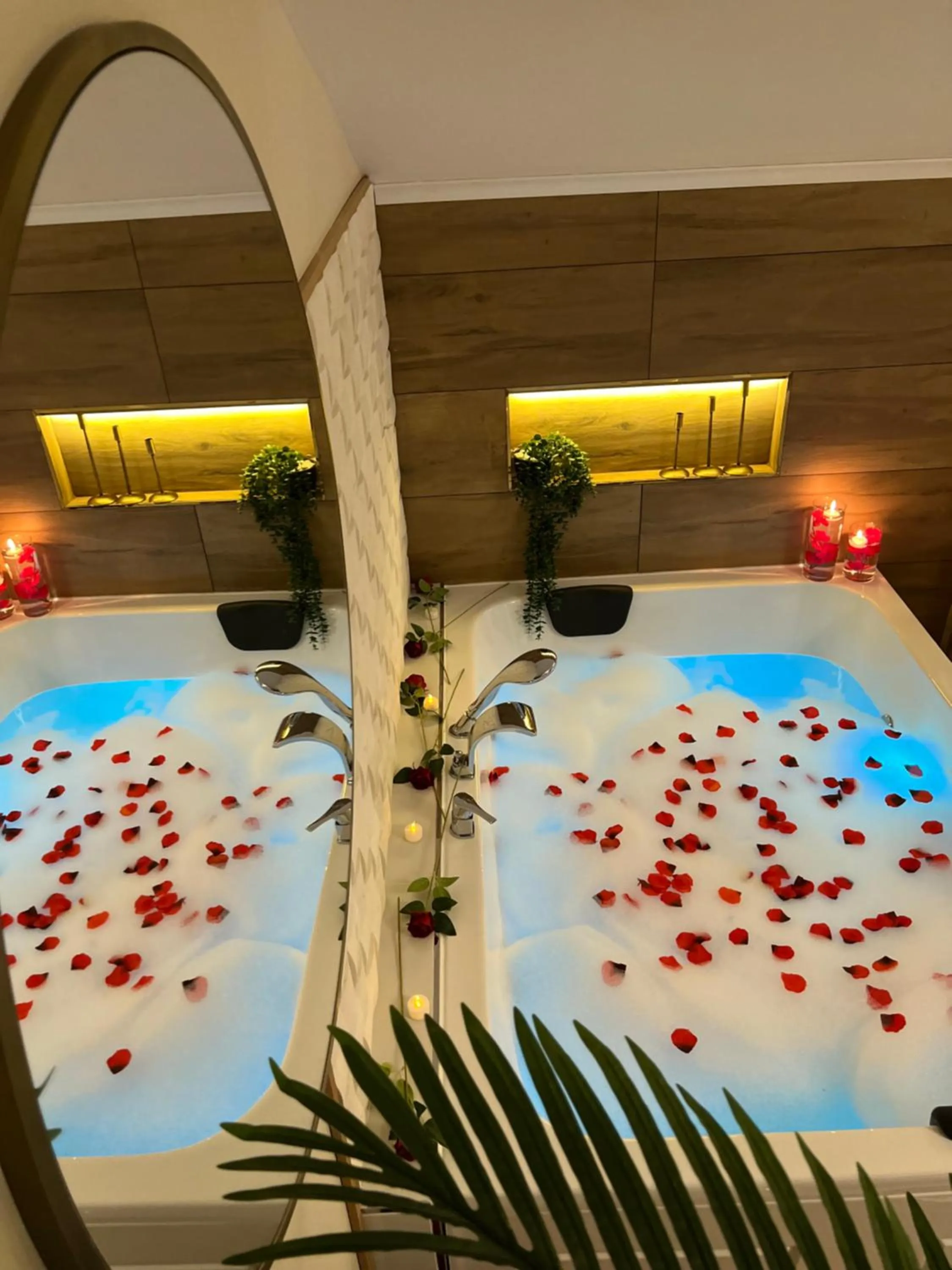 Hot Tub in White House Hotel