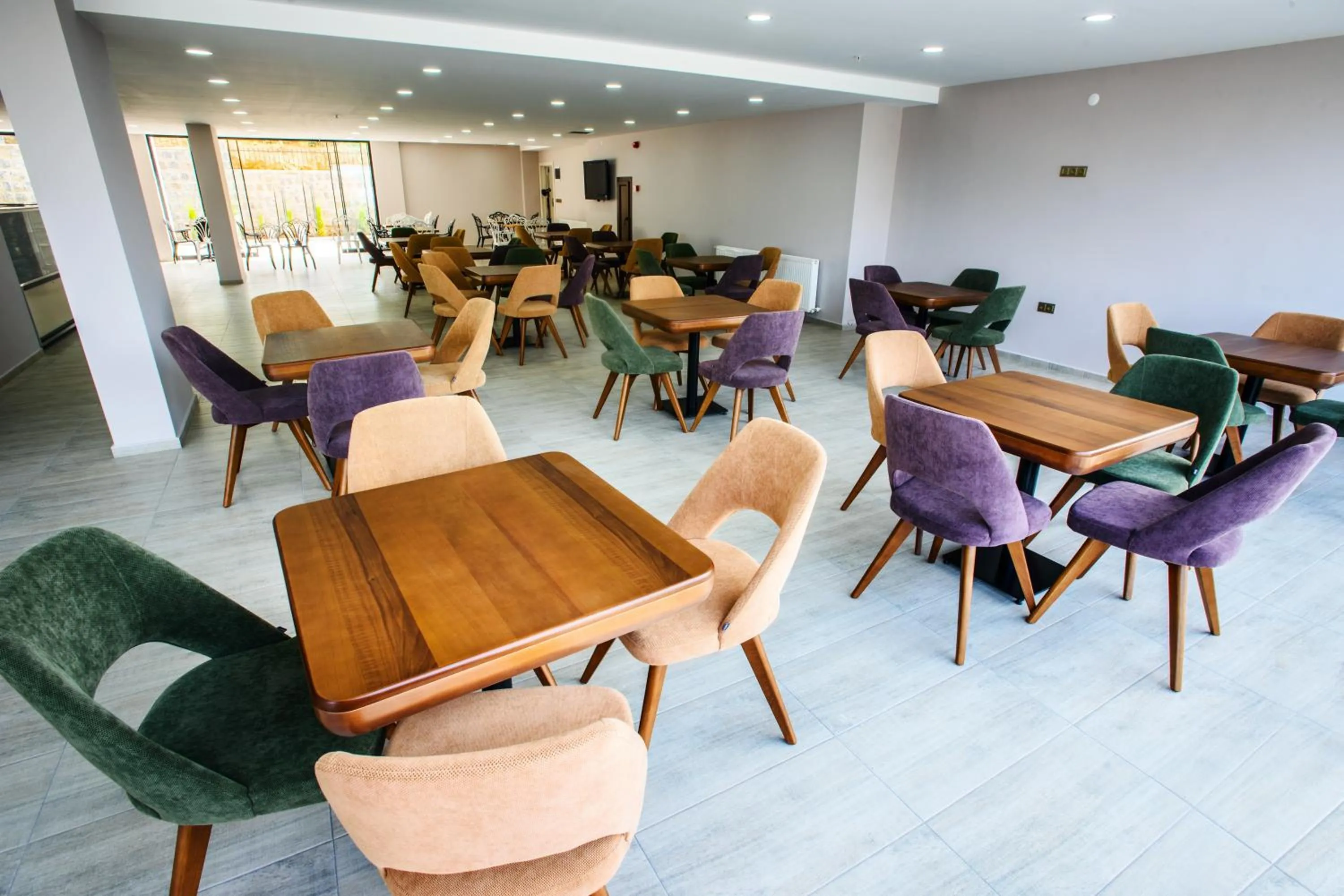 Lounge or bar in White House Hotel