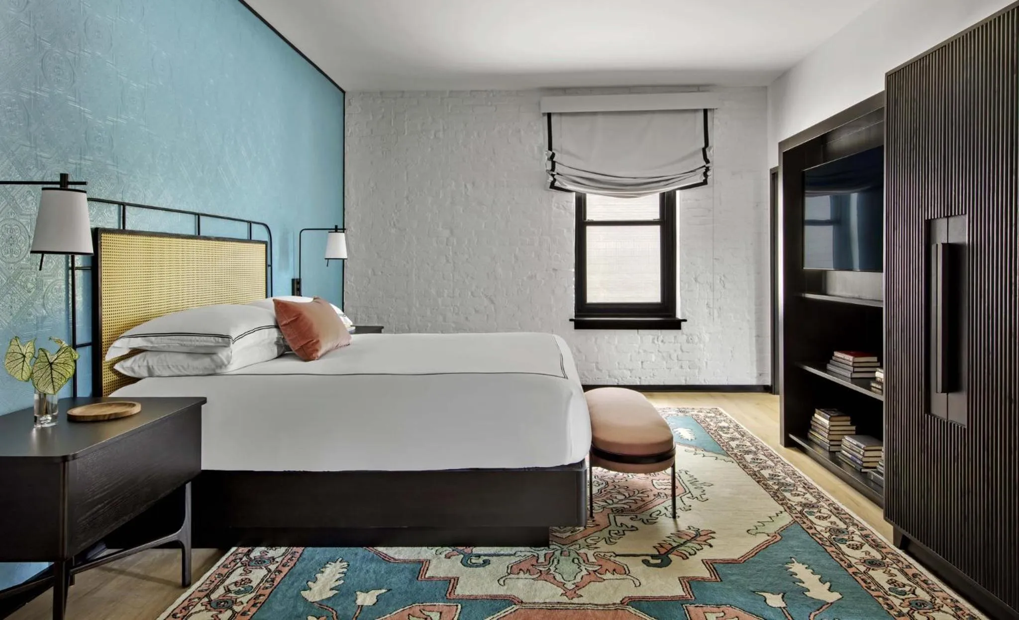 Photo of the whole room, Bed in Kimpton Hotel Fontenot by IHG